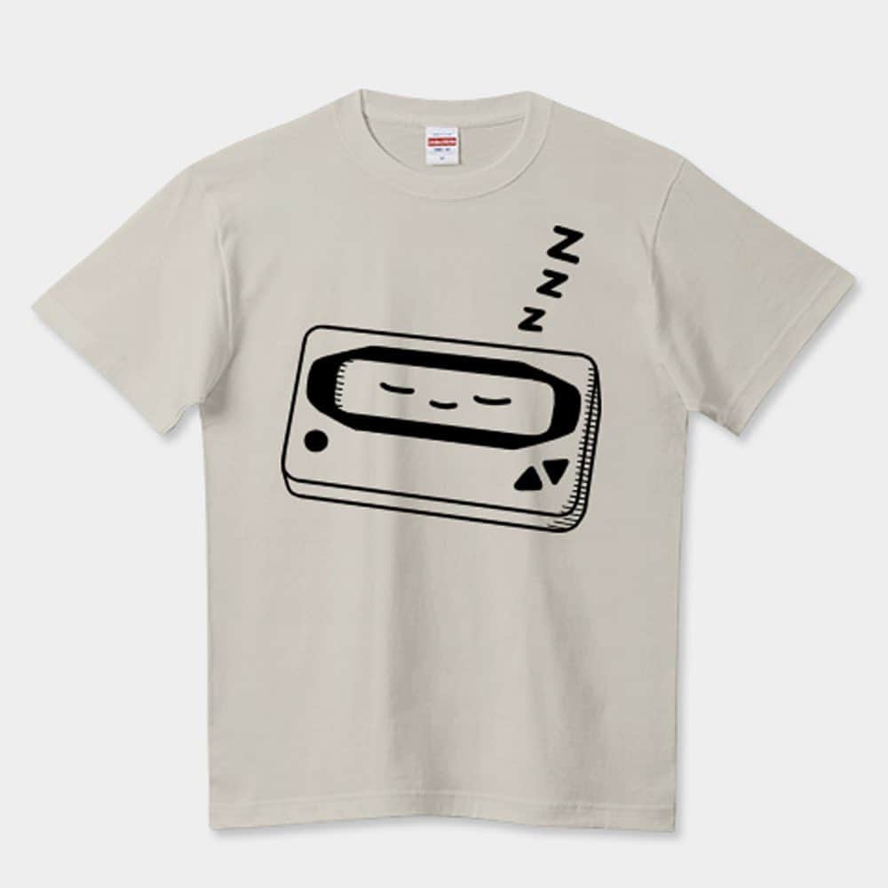 みずしな孝之のインスタグラム：「新作Tシャツでーす。 なぜか鳴らないポケベルのTシャツ 「POKEBERU NARANAI」と 盲牌が強すぎる人用のTシャツ 「STRONG MOUPAI」です。 よろしくお願いしまーす。  https://www.ttrinity.jp/shop/akui1000/」