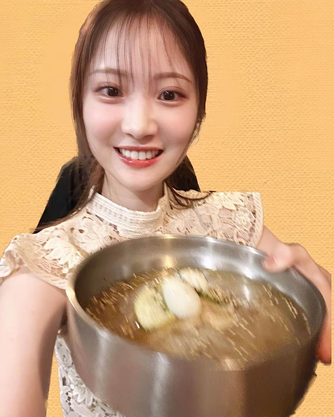 野村彩也子さんのインスタグラム写真 - (野村彩也子Instagram)「. 冷麺のお出汁で水分塩分チャージっ🥤 お酢はたっぷりかける派です。クエン酸！  体がかき氷を欲している〜〜〜！！🍧🥹💕  #暑すぎて #麺類ばかり食べてしまいます #冷麺 #ビビン麺 #素麺 #蕎麦 #冷やし中華 #うどん」7月19日 23時12分 - nomurasayako