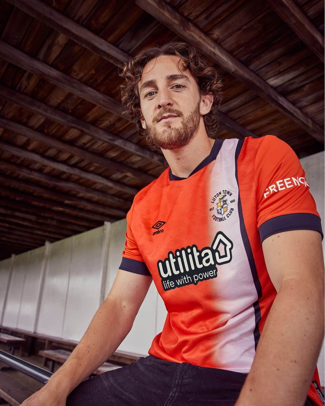 UMBROさんのインスタグラム写真 - (UMBROInstagram)「🟠🟠🟠  The @lutontown 23/24 Home jersey. Coming soon to umbro.co.uk.  #umbro #coyh #thisisourgame」7月19日 23時15分 - umbro