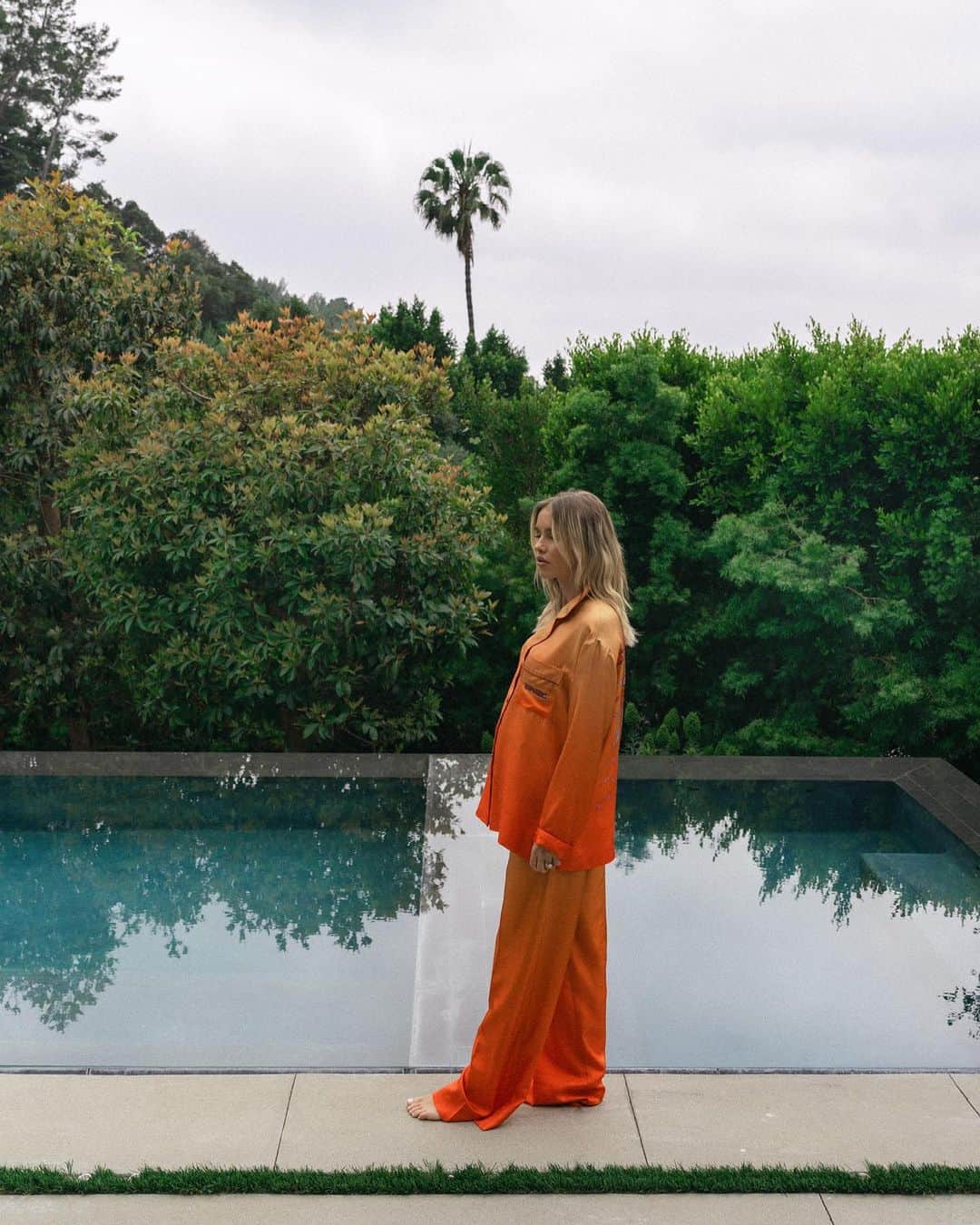 クレア・ホルトさんのインスタグラム写真 - (クレア・ホルトInstagram)「some facts about me 1) I would rather have a colonoscopy than talk to an acquaintance on the phone  2) if I have to call to make an appointment I will find somewhere else that I can book online  3) if you leave a voicemail I will never ever listen to it」7月19日 23時23分 - claireholt