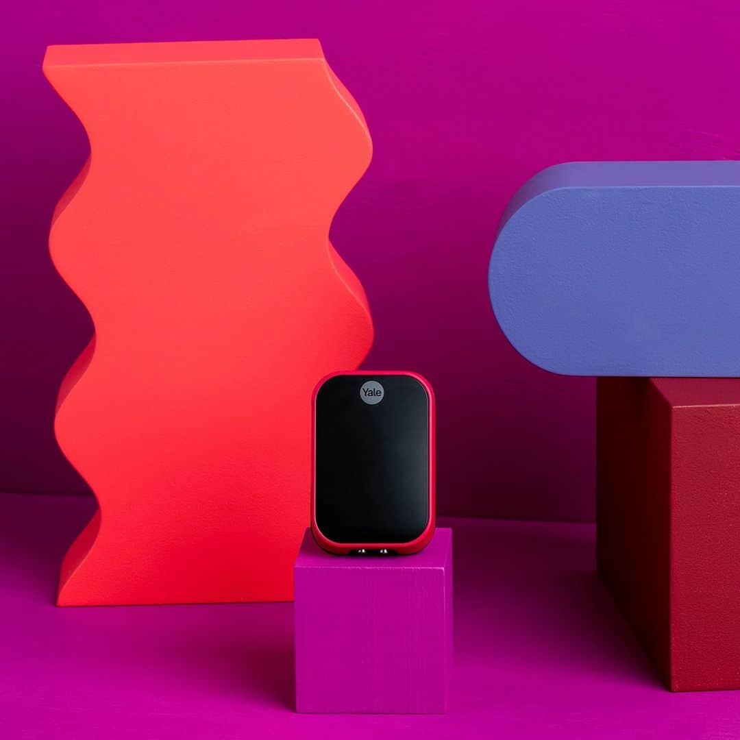 Design Milkさんのインスタグラム写真 - (Design MilkInstagram)「Turn heads instead of keys with the limited edition @yalehomeus Assure Lock 2 in the @pantone Color of the Year 2023 ✨PANTONE 18-1750 Viva Magenta✨ Equipped with the same features as the standard options (smart Bluetooth lock/unlock connectivity, auto-unlocking with a smartphone or Apple Watch, biometric verification, real-time notifications -- just to name a few), you can protect your home without compromising style! Get ready to look sharp and lock it in. 🔒⚡️ \\\ Check it out at our link in bio. 🔗  [door lock, smart lock, smart lock technology, home security, Pantone, PANTONE Color of the Year, smart home, tech, technology, lock design]」7月19日 23時25分 - designmilk