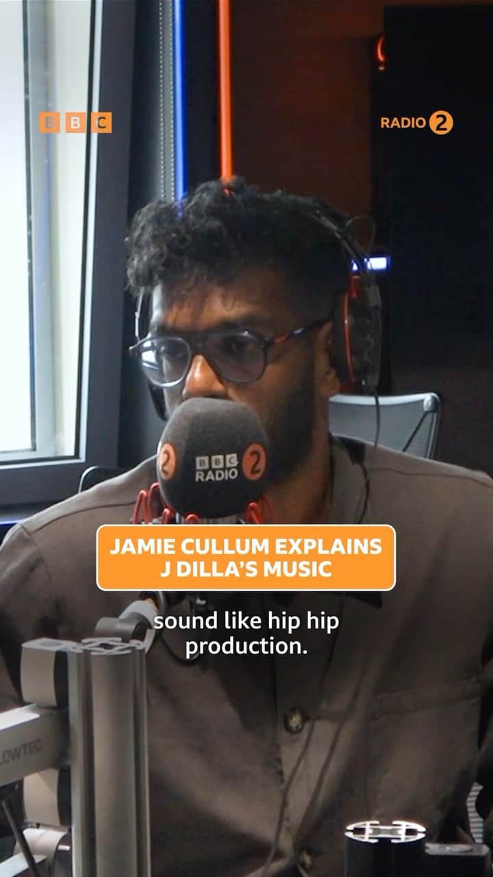 ジェイミー・カラムのインスタグラム：「What made J Dilla’s beat production so special? Jamie Cullum does an incredible beat box to explain.  Listen to Bebop to Hip Hop, a Jazz and Hip Hop special on BBC Sounds now 🎧 #jdilla」