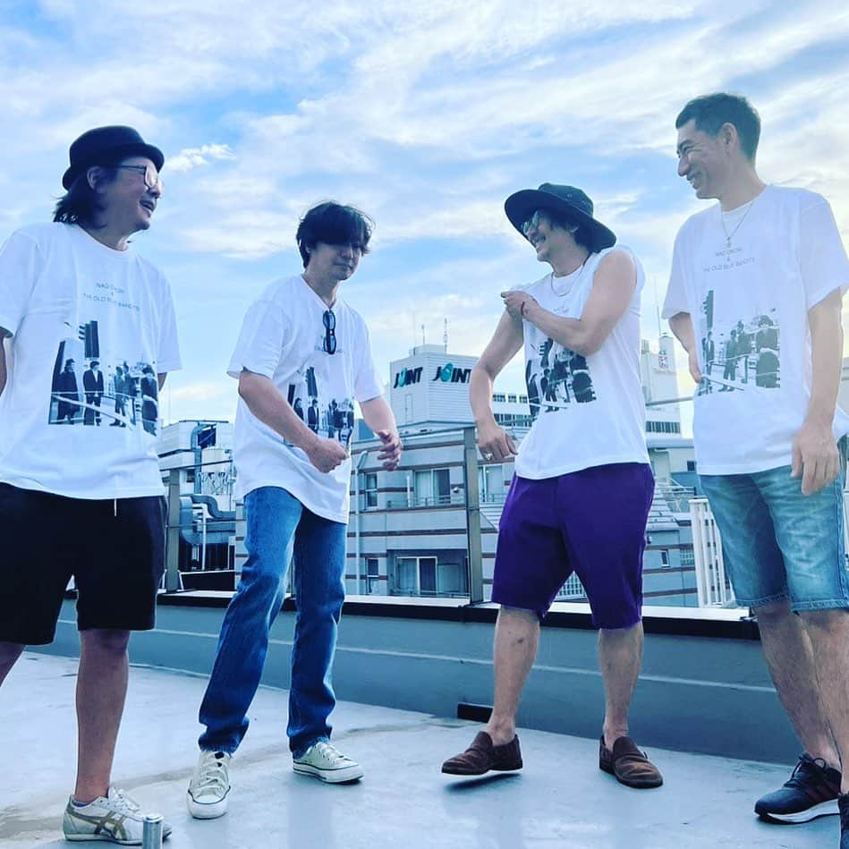 月に吠える。のインスタグラム：「やたらと暑い日々ですが  夏が大好きな おじさん達なのである  #大森南朋  #塚本史朗 #湯浅崇 #浜崎大地  #theoldbluebandits」