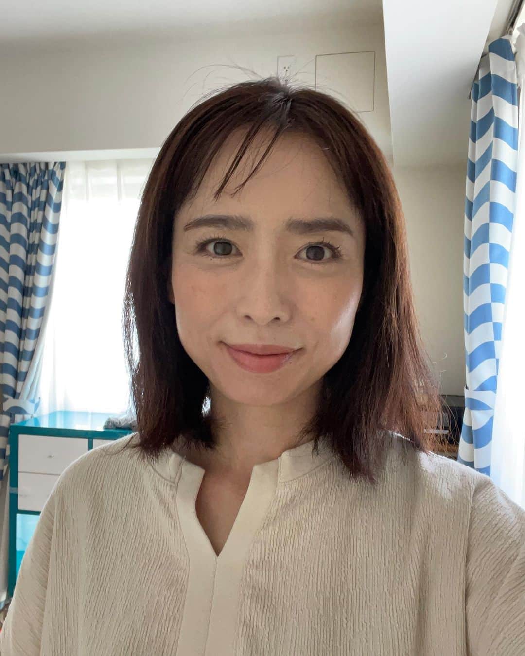 久保順子のインスタグラム：「次男が2歳になりました🎂🎉😉 誕生日に大好きなアンパンマンのケーキを作ってくれるところを探してわざわざチョイスしたのに… リアクションは薄く… 2歳になった途端、トーマスが好きになりました🤨 あっ私💦🤭 息子に振り回されるのを楽しんでます😍🥰🤣🤣 #こどもの誕生日」