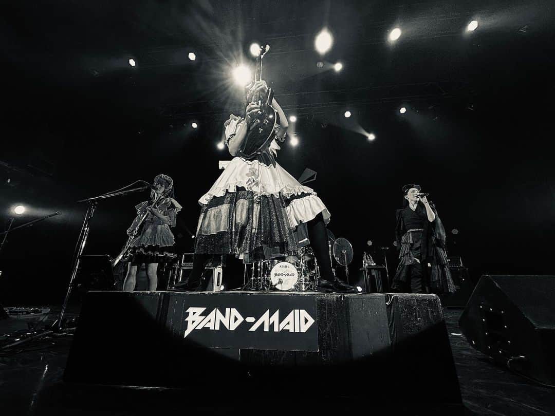BAND-MAIDさんのインスタグラム写真 - (BAND-MAIDInstagram)「[BAND-MAID 10TH ANNIV. TOUR] day11  KAWASAKI  Thank you all for coming today! Please tweet your feedback with #bandmaid The next show is on Aug. 3 in Chicago.  #bandmaid #神奈川」7月19日 23時42分 - bandmaid.jp