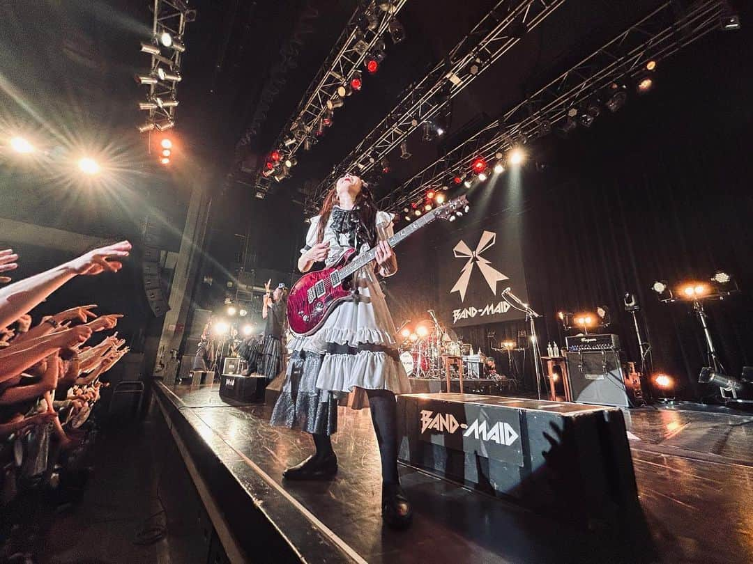 BAND-MAIDさんのインスタグラム写真 - (BAND-MAIDInstagram)「[BAND-MAID 10TH ANNIV. TOUR] day11  KAWASAKI  Thank you all for coming today! Please tweet your feedback with #bandmaid The next show is on Aug. 3 in Chicago.  #bandmaid #神奈川」7月19日 23時42分 - bandmaid.jp