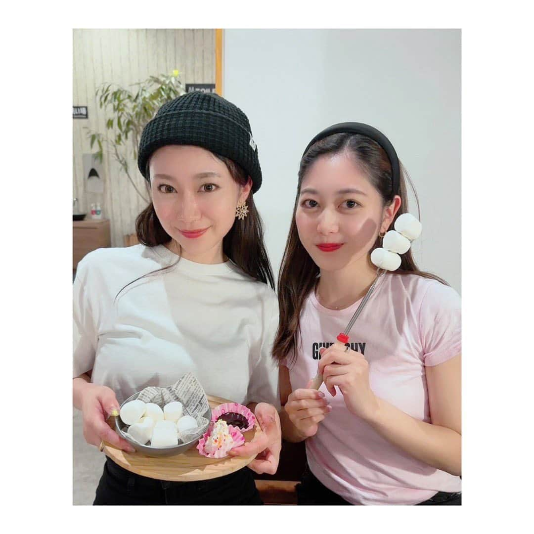 岡本麻佑のインスタグラム：「. 今年初のBBQはりささんと🤩🍖❤️雨だったので屋内で🌈🩵  行きも帰りもりささんの運転で素敵な所を予約してくださり至れり尽せりして頂いて🥺幸せ過ぎるなぁ🫠🤍気付いたら最近毎週りささんに会えてる😍🩷✨  BBQは全部美味しくて楽しかったけど個人的に飯盒で作る〆のラーメンがキャンプ飯っぽくてイチオシ😋🫰🏻🌟  #bbq#バーベキュー#屋内bbq#スミテラス猪名川#sumiterrace」