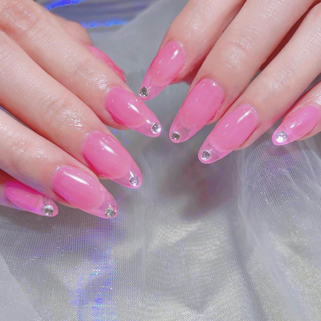 なかやまちえこのインスタグラム：「clear PINK♡⠀ ⠀ @ayaxxamiaya ちゃん⠀ 長さ出ししてます！⠀ ⠀ @aby_sharenail #nail #nails #nailart #ネイル #美甲 #ネイルアート  #japanesenailart #manucure #japanesenails #manicurist #gelnails #أظافر #네일아트 #미용  #เพ้นท์เล็บ #artedeuñas #เพ้นท์เล็บเจล #ジェルネイルデザイン #ネイルデザイン #nagelkunst  #クリアネイル #clearnails @kimacat_betty #pinknails #ピンクネイル」