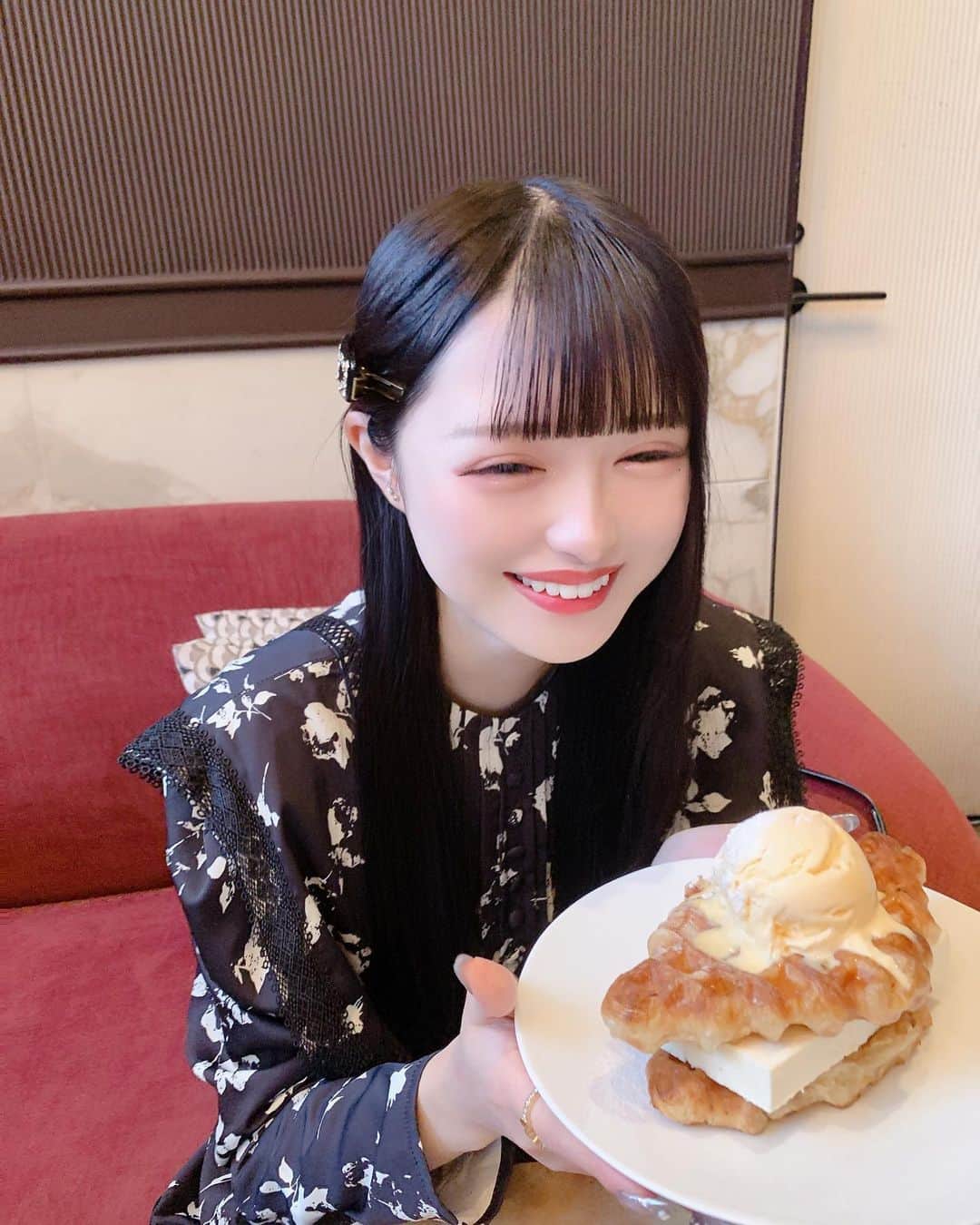 心花りりのグルメインスタ