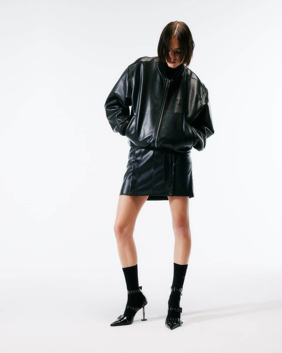 アイスバーグのインスタグラム：「Embrace the power of total leather perfection. This black bomber jacket and mini skirt combo is the epitome of bold sophistication. Step into the future with ICEBERG Fall Winter 2023 collection.   www.iceberg.com  #iceberg1974 #iceberg #fw23 #newcollection #fashionforward」