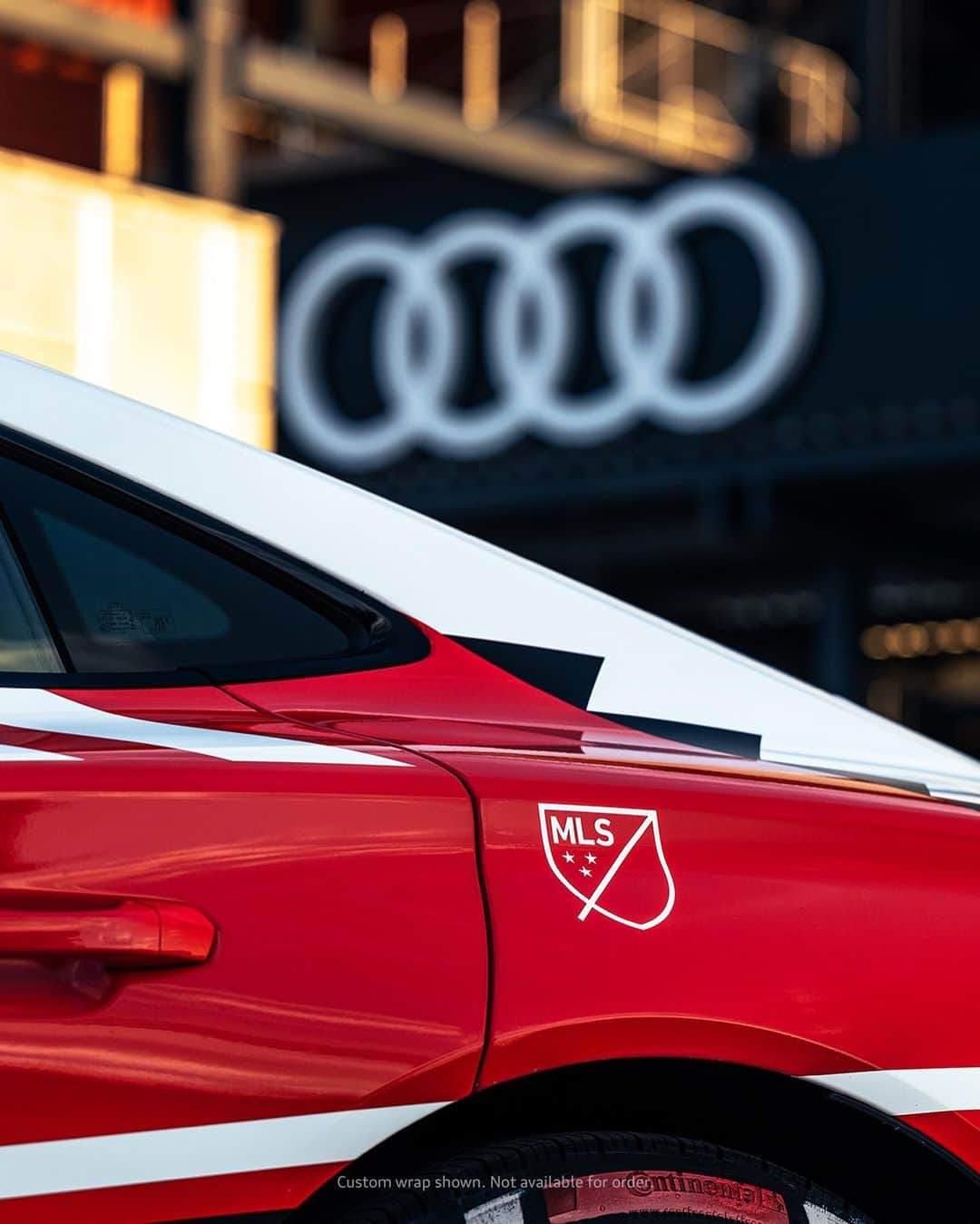 Audiさんのインスタグラム写真 - (AudiInstagram)「Proud to wear the colors. The #AudiRSetronGT and #AudiQ8etron are supporting the MLS All-Stars @audifield. ​Who are you rooting for in tonight's big game?  #Soccer #MLS #MLSAllStar #Football」7月20日 0時08分 - audi