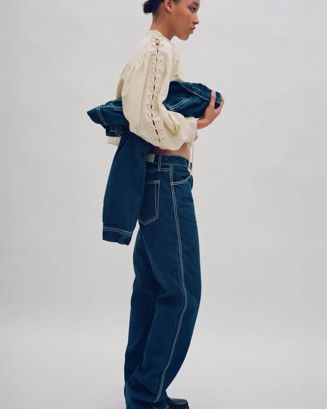 RE/DONEのインスタグラム：「Dynamic pairings from Drop 3 #glit⠀⠀⠀⠀⠀⠀⠀⠀⠀ ⠀⠀⠀⠀⠀⠀⠀⠀⠀ Talent: @sculymejia⠀⠀⠀⠀⠀⠀⠀⠀⠀ Photographer: @Chaumont_Zaerpour⠀⠀⠀⠀⠀⠀⠀⠀⠀ Creative Agency: @ljbtnstudio​​​​​​​​​​​​​​​​⠀⠀⠀⠀⠀⠀⠀⠀⠀ Stylist: @lolitajacobs​​​​​​​​​​​​​​​​⠀⠀⠀⠀⠀⠀⠀⠀⠀ Makeup: @_celinemartin_​​​​​​​​​​​​​​​​⠀⠀⠀⠀⠀⠀⠀⠀⠀ Hair stylist: @josephpujalte⠀⠀⠀⠀⠀⠀⠀⠀⠀ Set designer: @medeirosrafael ⠀⠀⠀⠀⠀⠀⠀⠀⠀⠀⠀ Production: @arthuretphilippine」