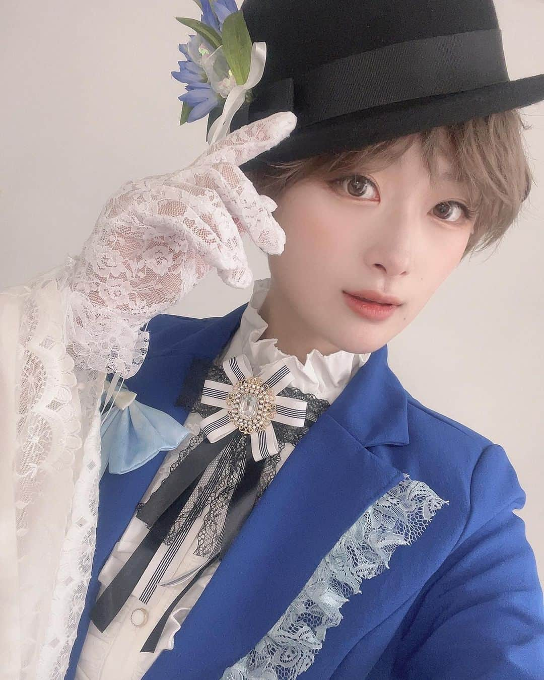 涼邑芹さんのインスタグラム写真 - (涼邑芹Instagram)「musical『NeoDoll』  ソロビジュアルが解禁されました！💐  Bouquet  teamRibbonリンドウ役 涼邑芹  初舞台で右も左も分からない私にみなさん優しく指導してくださる本当にありがたい現場です。 恵まれているなぁと日々感謝しつつ、楽しみながら時にはへこみながら稽古頑張っています。 ずっとやりたかったことができて幸せ！！！ 歌・ダンス・ライブと盛りだくさんです！ ぜひ劇場へ足を運んでくださったら嬉しいです。  セリンドウ頑張ります💪  #NeoDoll #ドルミュ  #ネオドール #涼邑芹」7月20日 0時29分 - seri_suzumura