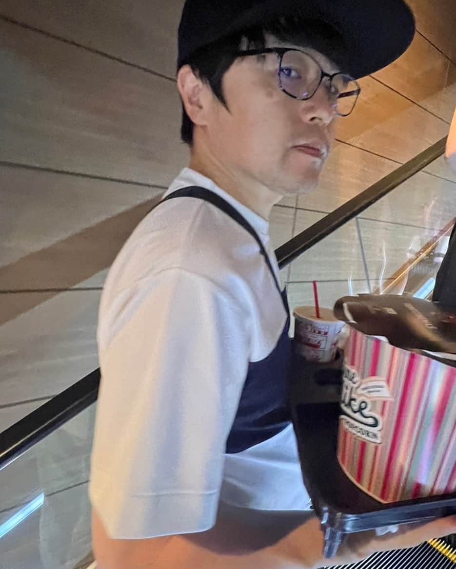 バカリズムのインスタグラム：「「君たちはどう生きるか」を観た！」