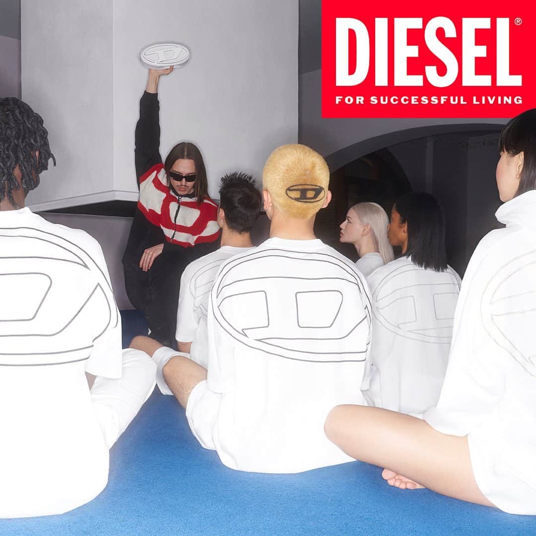 ディーゼルのインスタグラム：「D-vine intervention.  Estonian rapper @tommycashworld stars as the leader of Dieseltopia, the #DieselFW23 campaign dedicated to the Oval D collection. An ironic play on cult products and logomania, the campaign depicts @tommycashworld as a magnetic weirdo leading a tribe of loyalists who worship all things D.  Photographer: @mariliandre  Art Director: Christopher Simmonds Styling: @ursinagysi   Shop the Oval D collection at the link in bio.  #ForSuccessfulLiving」