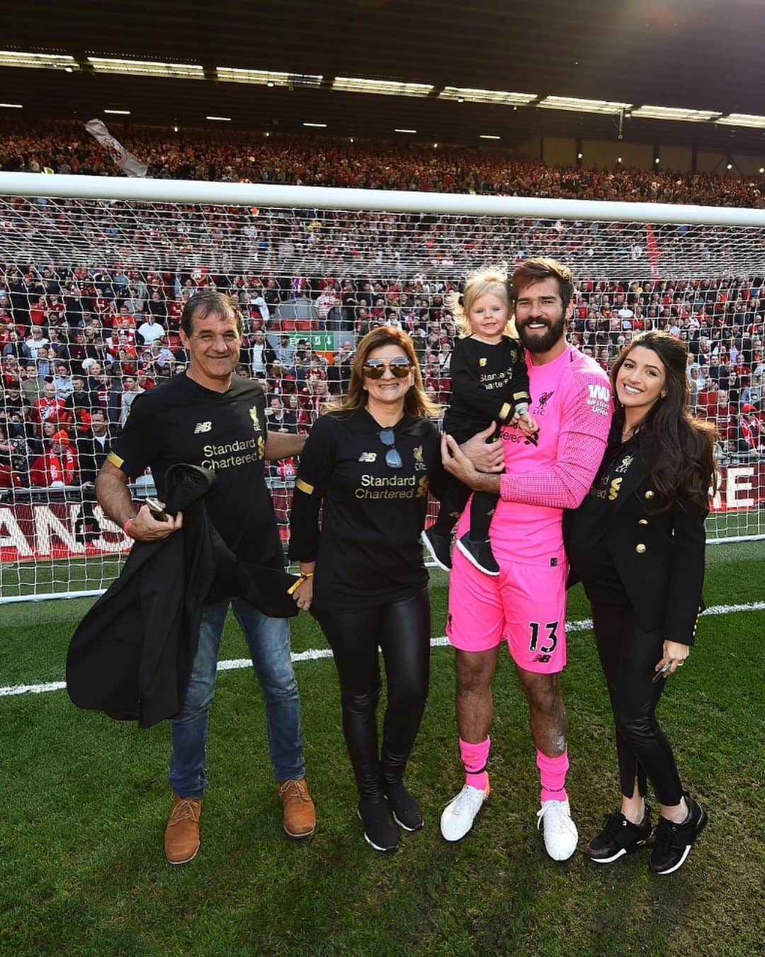 アリソン・ベッカーさんのインスタグラム写真 - (アリソン・ベッカーInstagram)「5 years of @liverpoolfc ❤️  18-19 19-20 20-21 21-22 22-23 More to come! 🙏🏼 Walk on!  #YNWA ✝️=❤️」7月20日 0時54分 - alissonbecker
