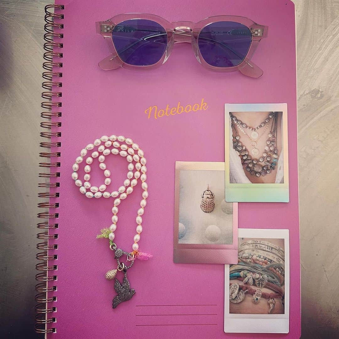 キャサリン ミッシェルさんのインスタグラム写真 - (キャサリン ミッシェルInstagram)「Summer School is ON #pinkmood #whitepearls #jewelryasmedecinecm #Akila #minipolaroid #summervibe #diamondsforthebeach」7月20日 0時57分 - catherinemichiels