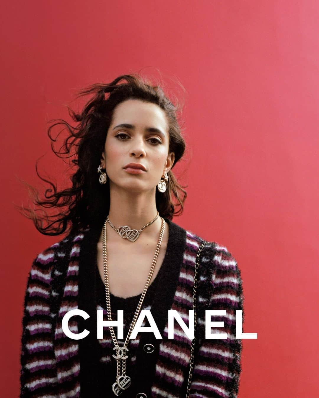 シャネルさんのインスタグラム写真 - (シャネルInstagram)「“There’s nothing more personal than the way one dresses. I am of Spanish, Senegalese, German and French descent and my style reflects it.”  The inspiration of the CHANEL Fall-Winter 2023/24 pre-collection, actress and model Iman Pérez was photographed by Malick Bodian in Paris.  The collection is now available in boutiques.  See more at chanel.com  #CHANELFallWinter @MalickBodian @ImanPerez @IbKamara」7月20日 1時00分 - chanelofficial