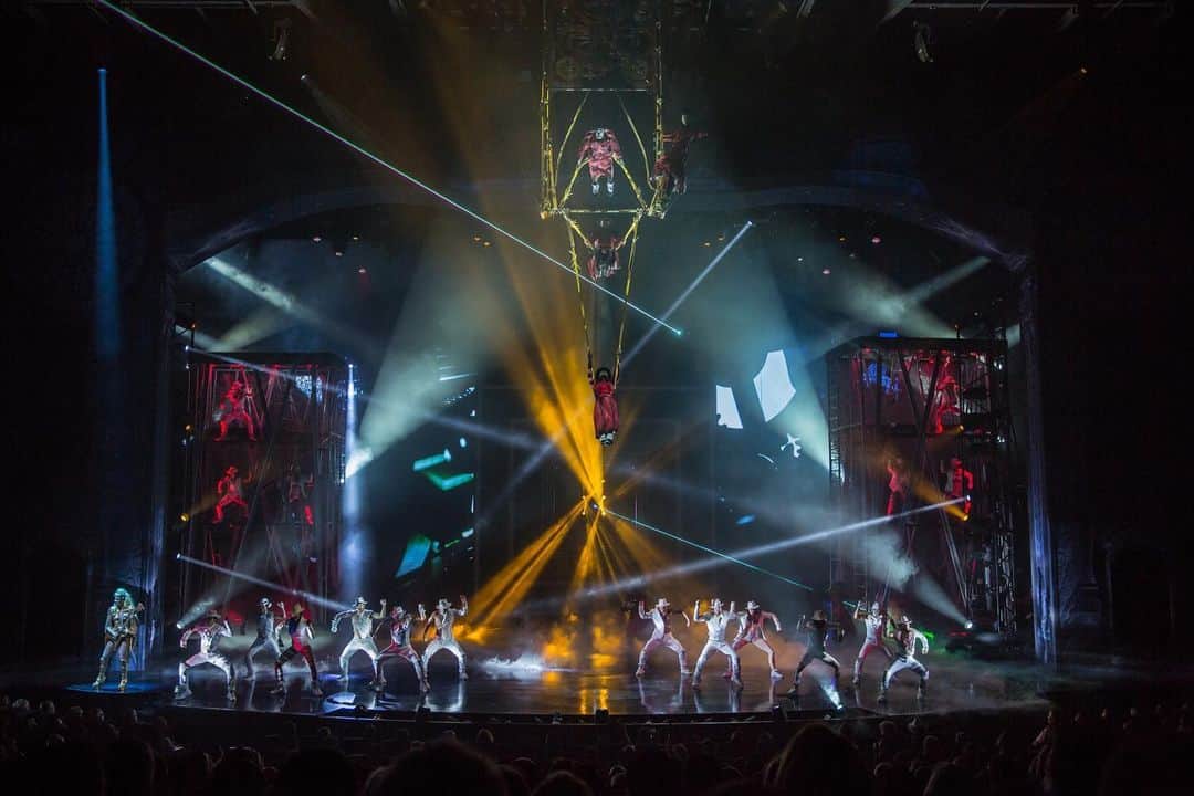 マイケル・ジャクソンのインスタグラム：「“Michael Jackson ONE” is now in its tenth year of performances, and reflecting on her work on the show Kati Renaud, senior artistic director says, “To know that I was going to be pursuing this production about an artist who made music I grew up with that really touched me and impacted me and influenced me, I was thrilled.” Hit the link in stories to get tickets now.」