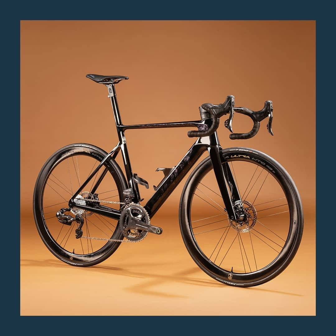 カンパニョーロのインスタグラム：「Introducing the Giant Propel Advanced SL 0 with the new Campagnolo Super Record Wireless EPS and Bora Ultra WTO 45 wheelset. Find the ultimate balance of speed, agility, and aerodynamics constructed with an exceptional level of expertise.   Combined with the Campagnolo groupset, redefine your limits and elevate your riding to new heights. Optimise aerodynamic performance at every angle through AeroSystem Shaping and extensive analysis and testing.  When it comes to race-winning efficiency, the Propel Advanced SL 0 truly shows how Giant excels in aerodynamics and weight-saving advantages. Every pedal stroke is met with power to quite literally propel you to victory.  #Campagnolo #SuperRecordWireless #ShiftYourDimension #Giant @giantbicycles」