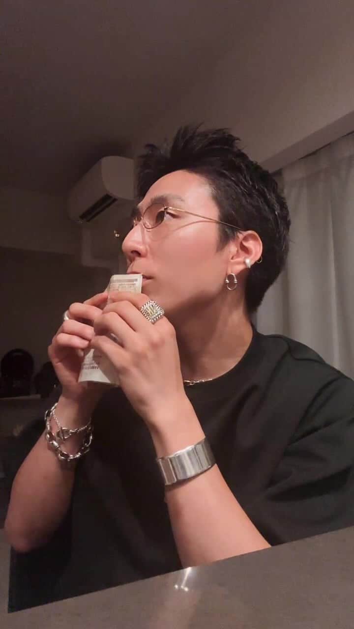 のインスタグラム：「深夜のインスタライブ」