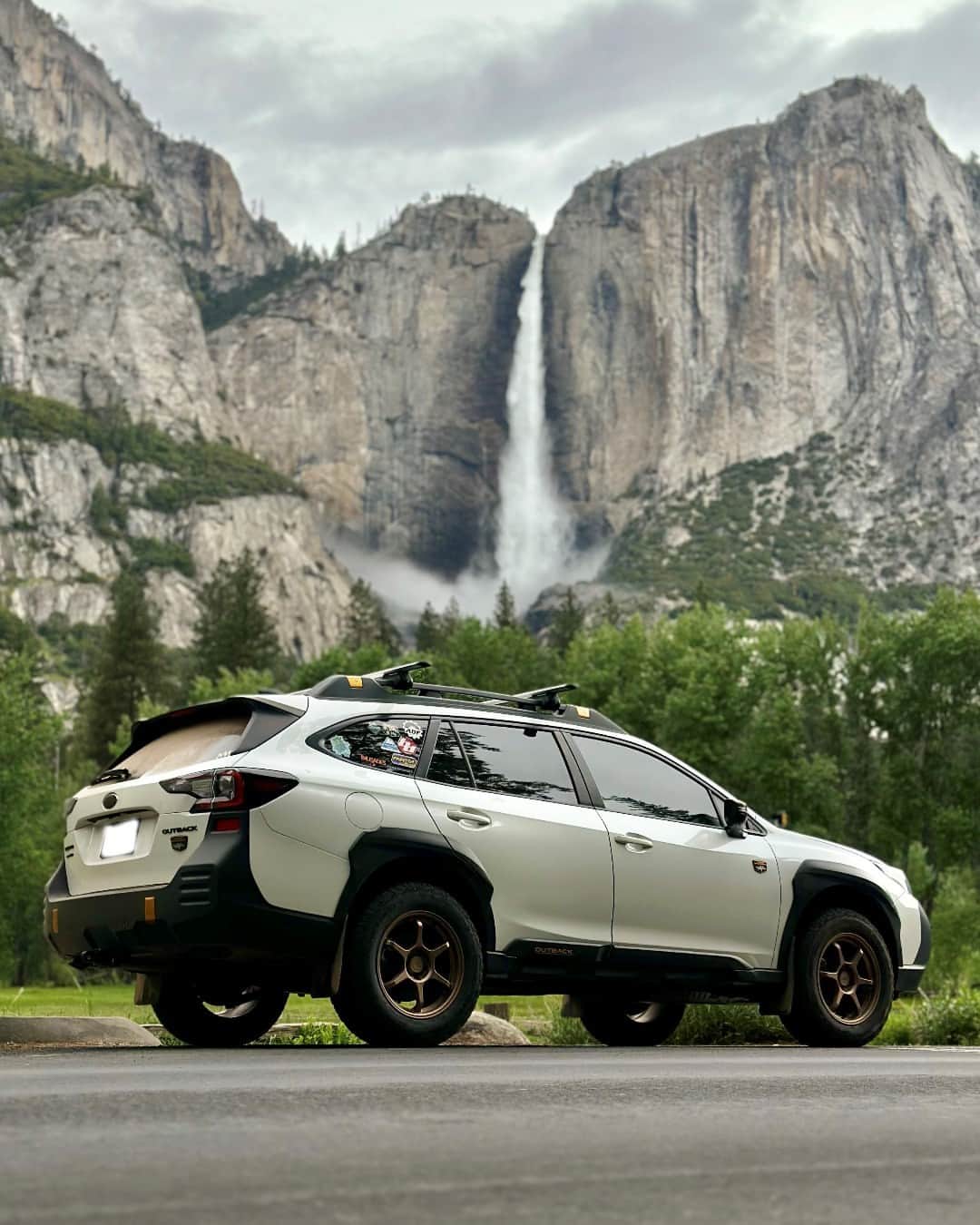 Subaru of Americaさんのインスタグラム写真 - (Subaru of AmericaInstagram)「Nothing beats chasing waterfalls on a #SubieAdventure ✨   (📸: @Duhveedo)」7月20日 1時11分 - subaru_usa