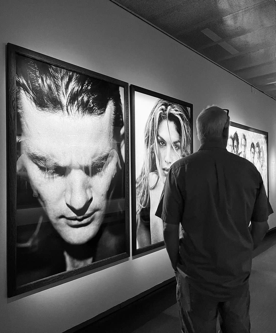 ピーター・リンドバーグさんのインスタグラム写真 - (ピーター・リンドバーグInstagram)「The exhibition #LightnessOfBeing as seen by its visitors  On view all summer at @fotografiska.stockholm   Photo by @ohgrenelin   #fotografiska #fotografiskastockholm #LindberghExhibitions #LindberghStories #LightnessOfBeing」7月20日 1時18分 - therealpeterlindbergh