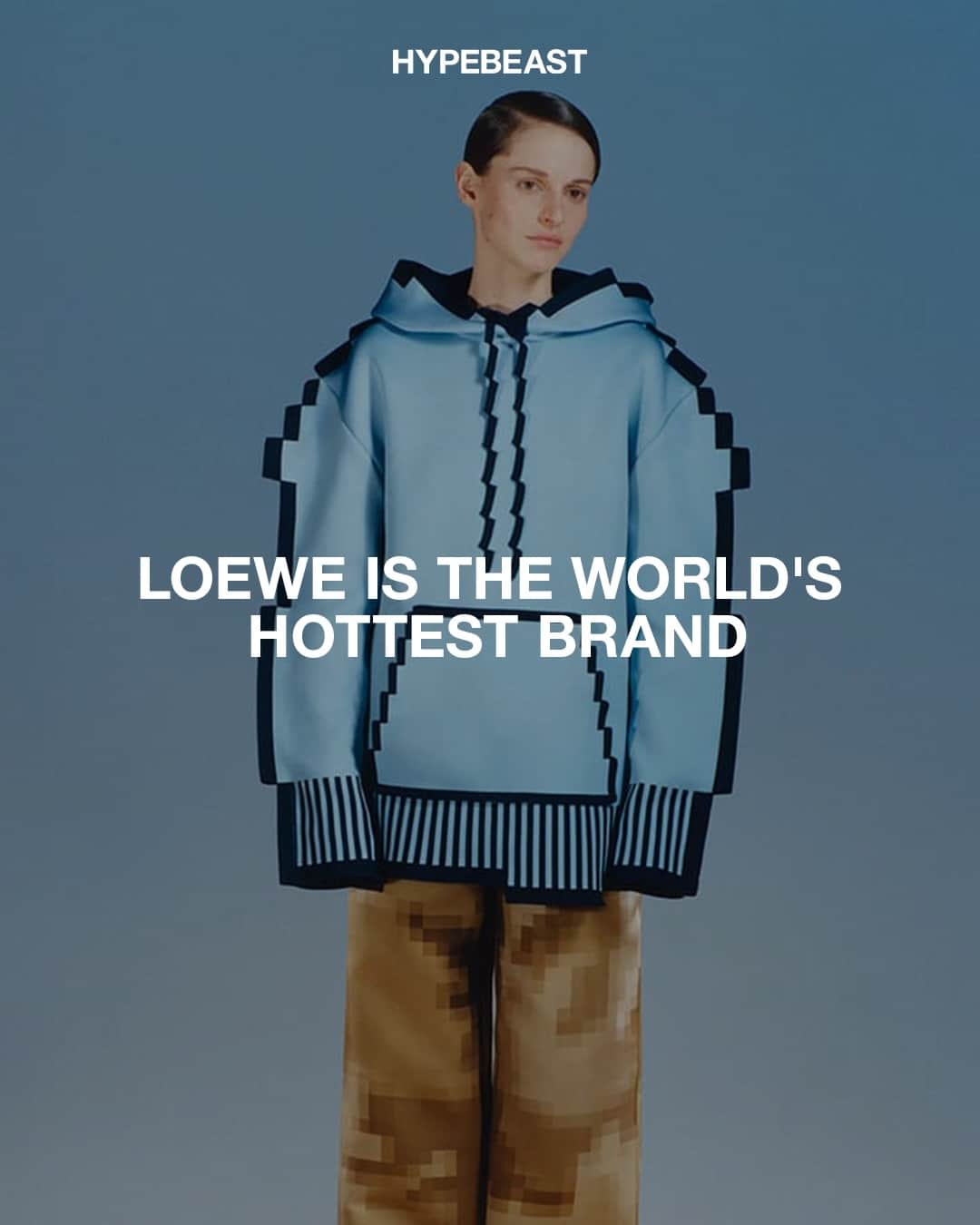 HYPEBEASTさんのインスタグラム写真 - (HYPEBEASTInstagram)「@hypebeaststyle: @jonathan.anderson’s @loewe has taken this year’s number-one spot for @lyst’s World’s Hottest Brand. Each quarter, Lyst Index announces a new list of Houses, designers, products, and trends that have topped the fashion leaderboards, and for Q2 of 2023, Anderson’s work has paid off at LOEWE. Marking the first time the fashion house has been in first place, it knocks @prada off the throne where it sat at the top for two consecutive seasons.⁠ ⁠ Elsewhere, @versace, @miumiu, Bottega Veneta, and @maisonvalentino take the other top spots. For the full list and breakdown, head to the link in bio.⁠ Photo: Jules Moskovtchenko/LOEWE」7月20日 1時25分 - hypebeast