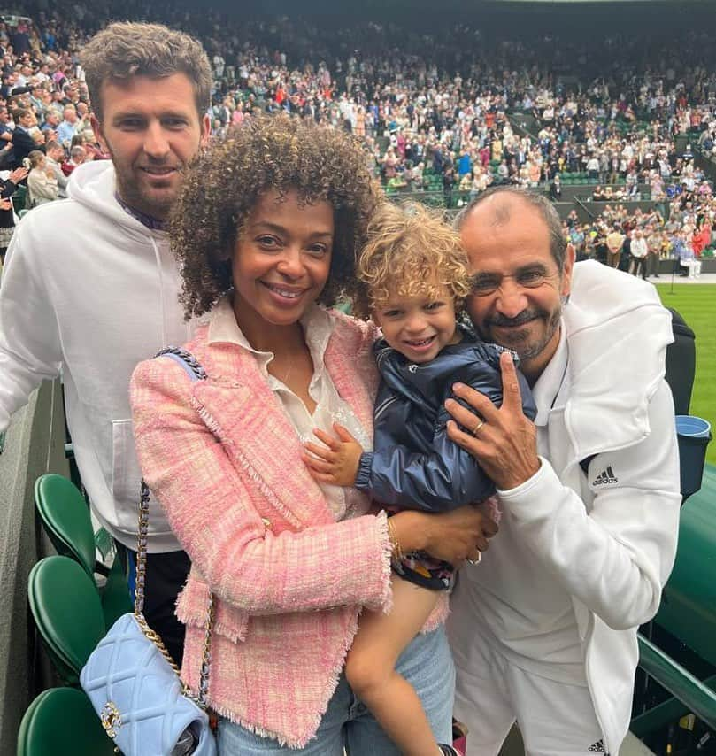 ジェレミー・シャルディーのインスタグラム：「Thank you for always being by my side on and off the court, in the good and bad moments #team  ❤️🙏🏻 @susanchardy @stonechardy @fabmartin86 Xavier Moreau」