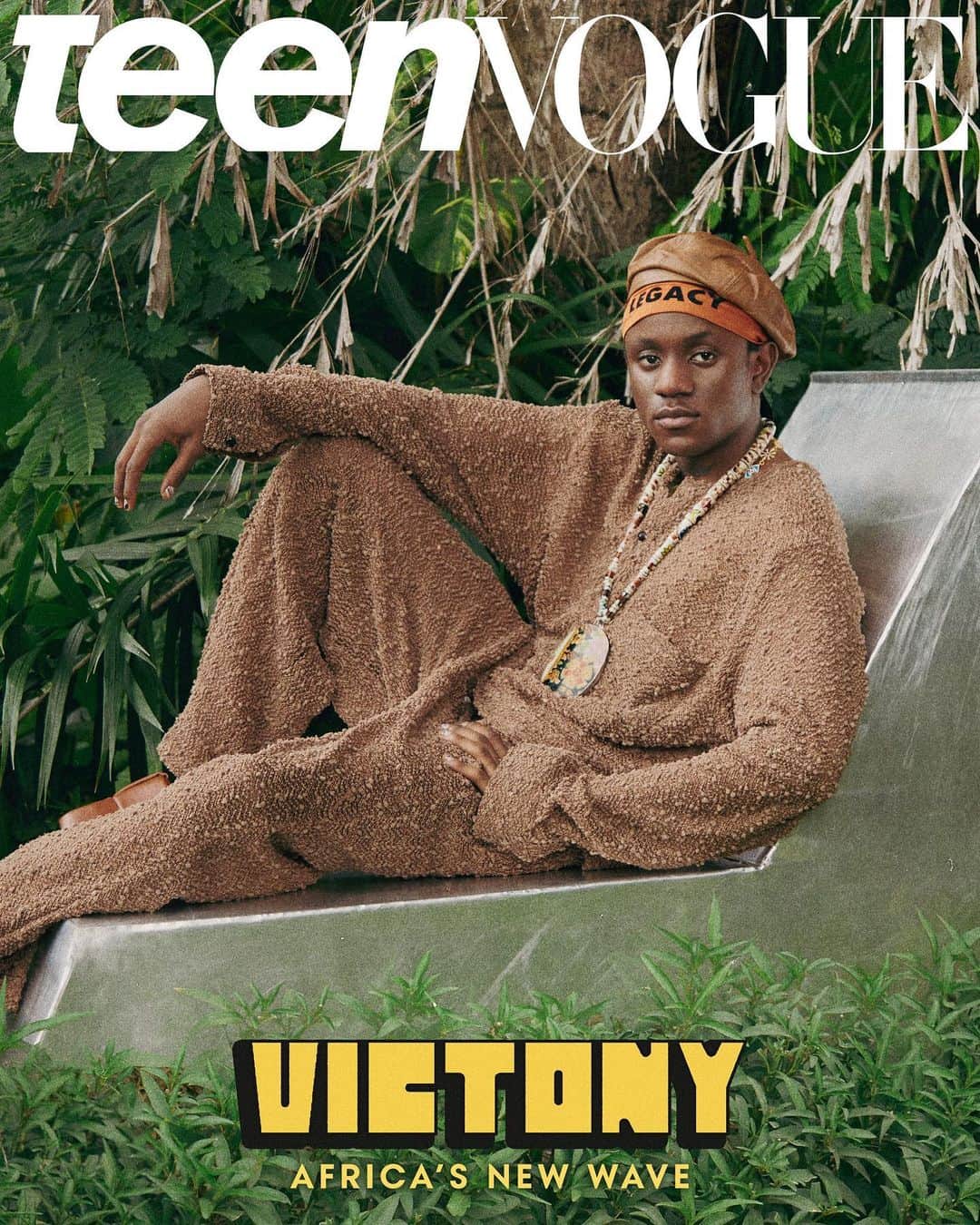 Teen Vogueのインスタグラム：「July 2023 cover star Victony (@vict0ny) is ready to lean into radical optimism. 🌅  After he was released from the hospital following a tragic car accident, the 22-year-old spent the better part of the year in a wheelchair, and the rest of his healing process on crutches. He firmly says he never thought about leaving his music career behind; rather, he turned to it when it came time to heal: “Music is how I live. Music helped me get out of that phase faster. Just listening to my unreleased work, seeing how much work I still need to put in, how much I couldn’t wait for the world to hear what I had at the time. Honestly, that kept me going.” At the link in bio, the Afrobeats artist chats with @not_your_ideal_eromenos on his EP “Outlawville,” writing another story for himself, and exploring vulnerability. 💫  Creative Director: @adesamuel 🖋: @not_your_ideal_eromenos 📸: @stephen.tayo Stylist: @jahnaffah  Producer: @adesamuel  Hair: @25thfairyhair  Makeup: @merakibyonome  Manicurist: @Kachynails  Prop Stylist: @desolafalomo」