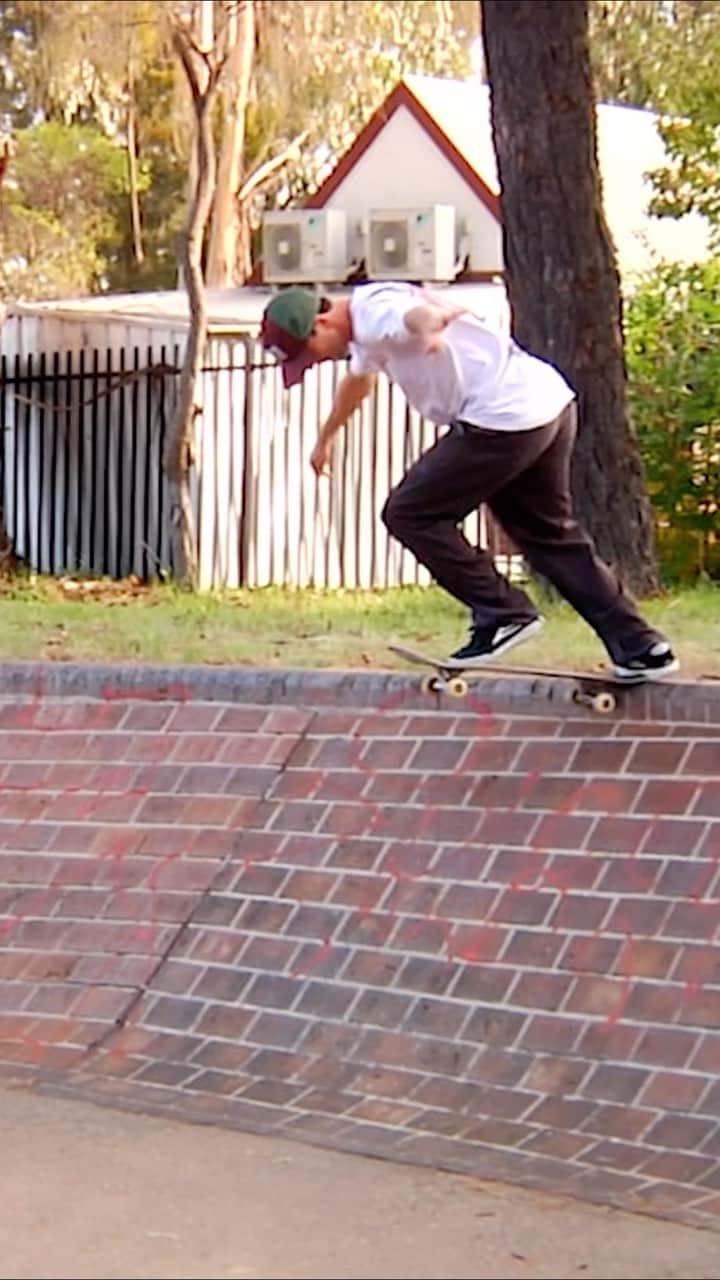 ラカイリミテッドフットウェアのインスタグラム：「@wecantallbefriends in the new @girlskateboards ONTOUROZ video Playing now on the @crailtap site and youtube 📹 @johnmarello @danielpolicelli  #Lakai」