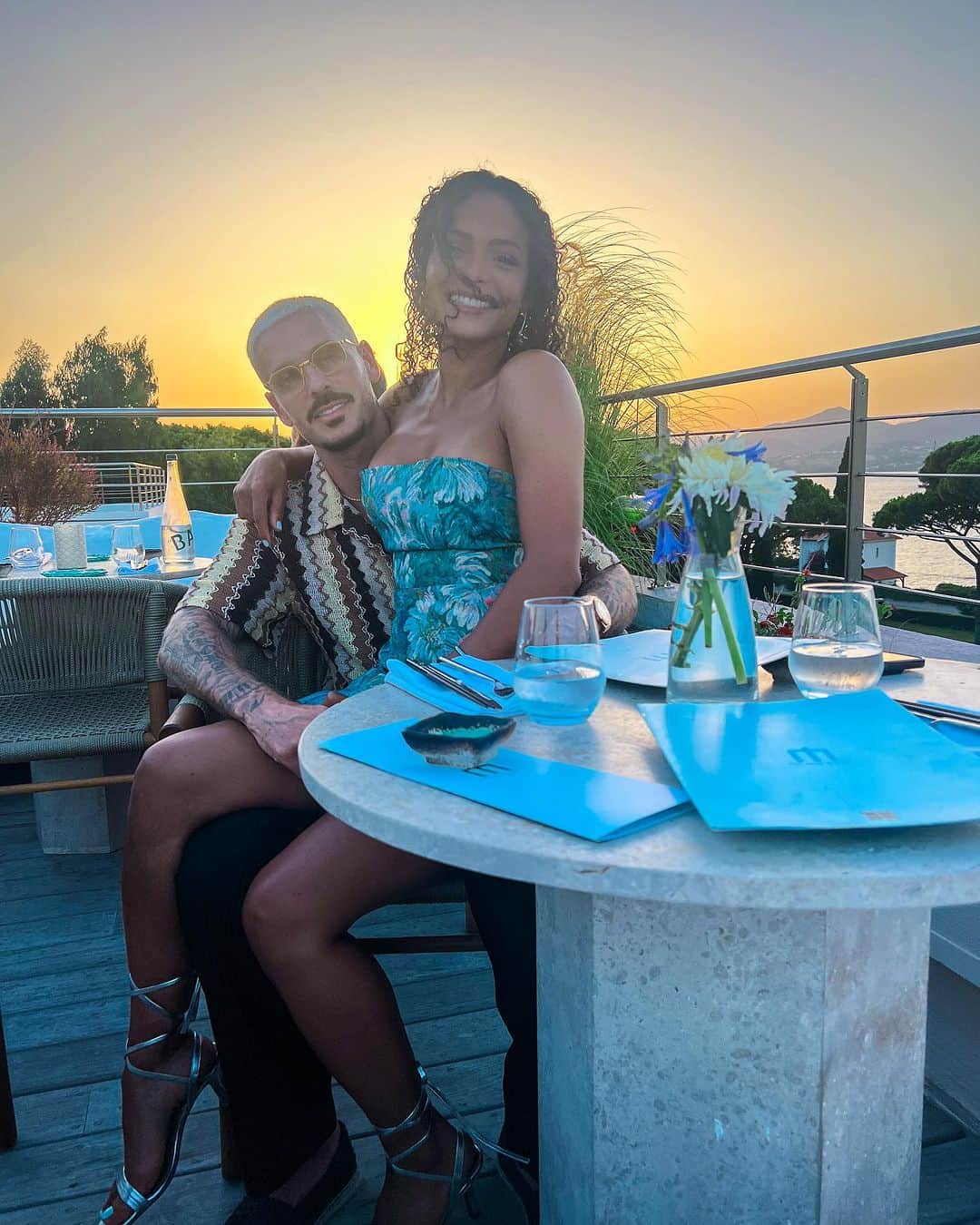 クリスティーナ・ミリアンのインスタグラム：「Sunset Lovers 🌅」