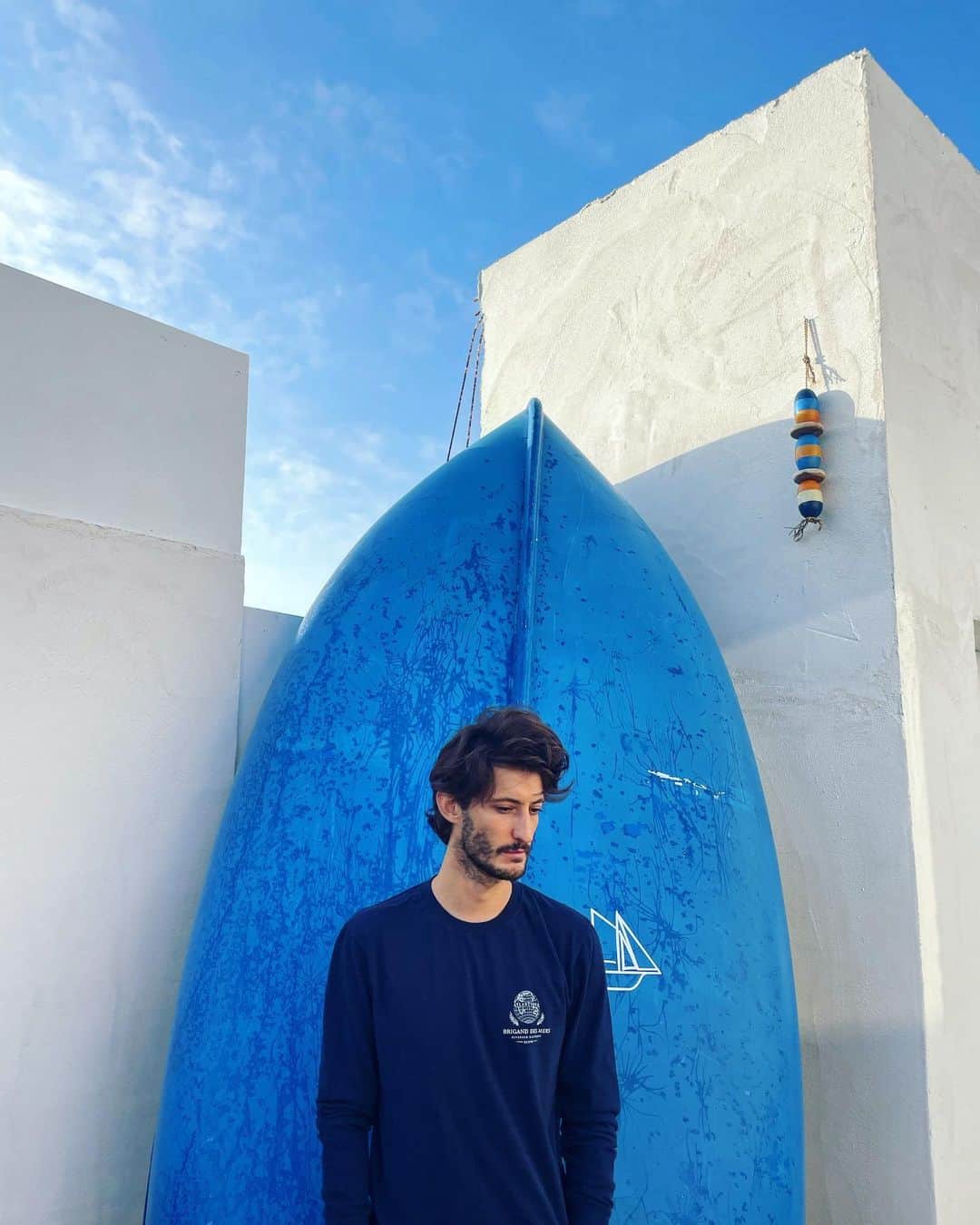 ピエール・ニネのインスタグラム：「🛶 🐕 🧢 🏄‍♂️ 🏴‍☠️」