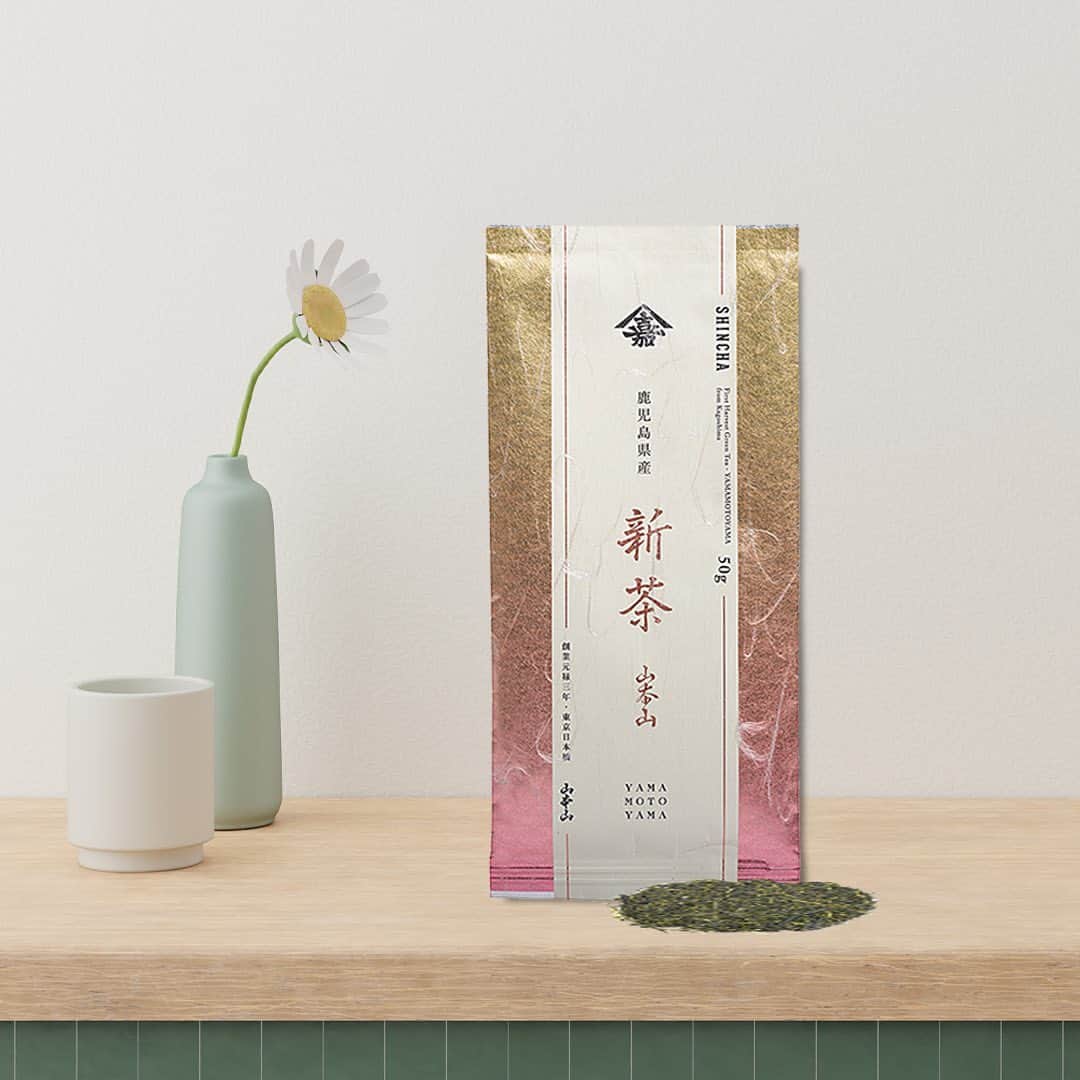 YAMAMOTOYAMA Foundedのインスタグラム：「Imagine savoring one of the freshest and most exquisite teas in Japan.⁠ ⁠ Our Japanese Shincha Green Tea batch was harvested at the end of April, making it a true gem of freshness on the market. ⁠ ⁠ Each sip will transport you to the majestic tea fields of Kagoshima, the southernmost region of the island, where this first crop comes to life.⁠ ⁠ Click on our link in bio to shop!⁠ ⁠ #yamamotoyama #japanesegreentea #greentea #matcha #tea #healthy #wellness #tealover #organic」
