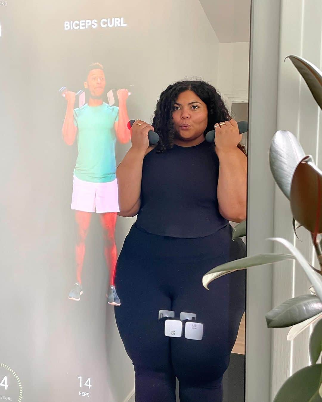 lululemonさんのインスタグラム写真 - (lululemonInstagram)「Fitness goals look closer in #lululemonstudio Mirror.」7月20日 2時00分 - lululemon