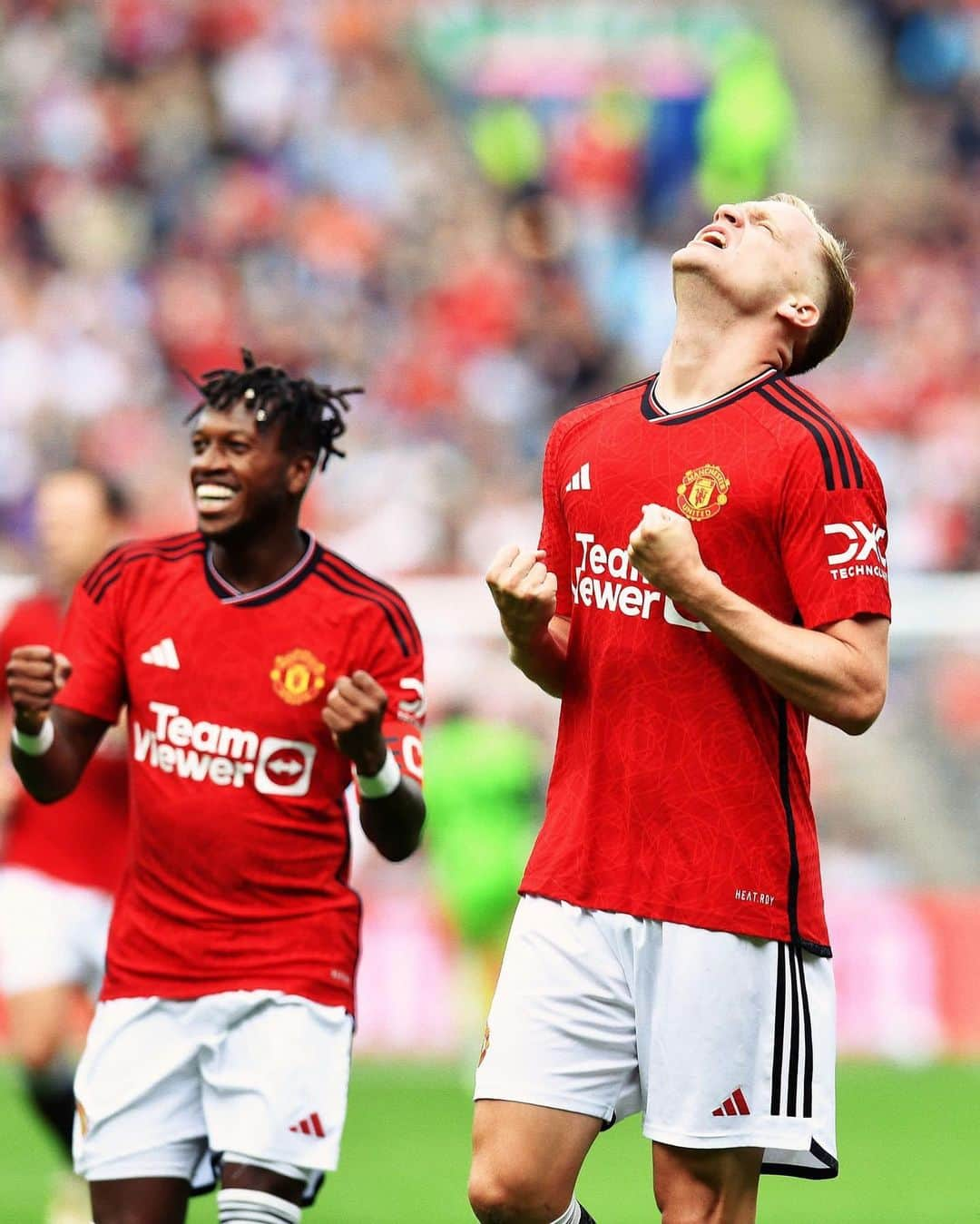 ドニー・ファン・デ・ベークのインスタグラム：「The focus, hard work and dedication has never stopped. Just a friendly, but man that felt good after a difficult 6 months... Let's keep pushing! 🔴🔴 #MUFC」