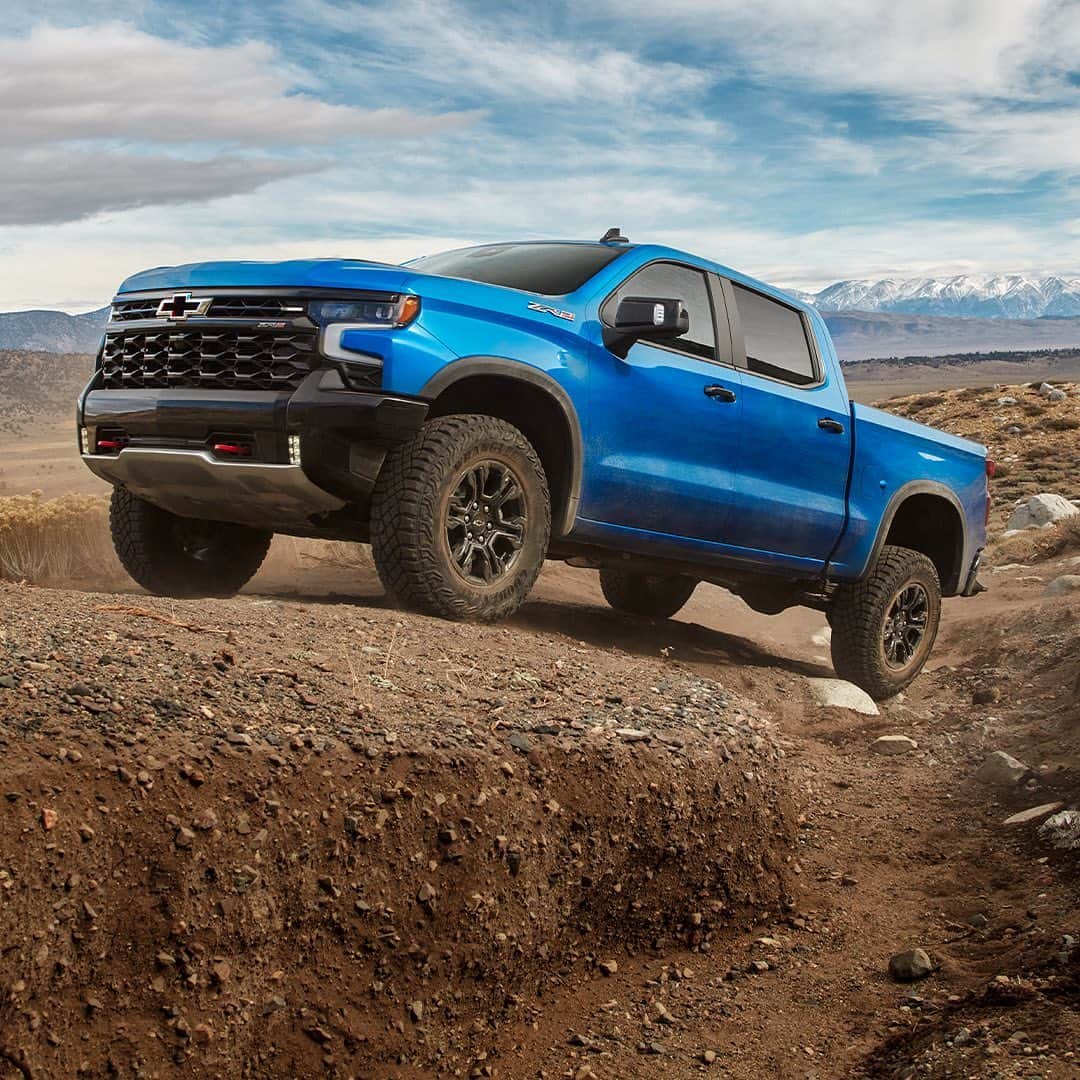シボレーのインスタグラム：「The boss of the badlands. #Silverado #ZR2」