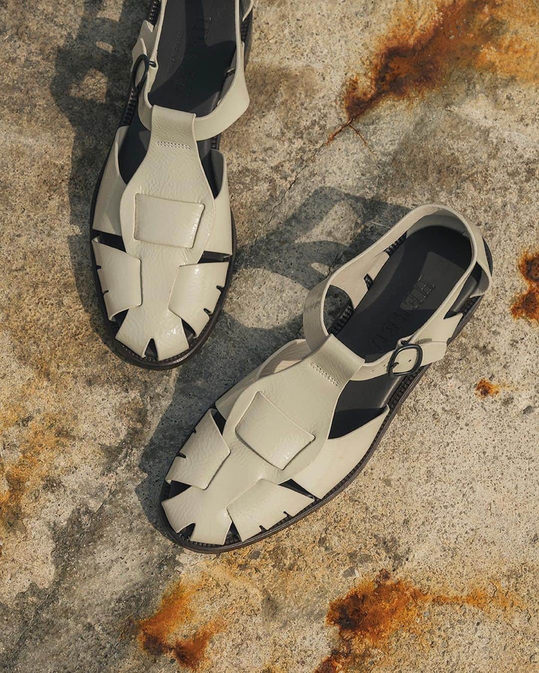 Fred Segalのインスタグラム：「Your new favorite shoe. 🤍 Refresh your footwear with new styles in from @hereu_.」