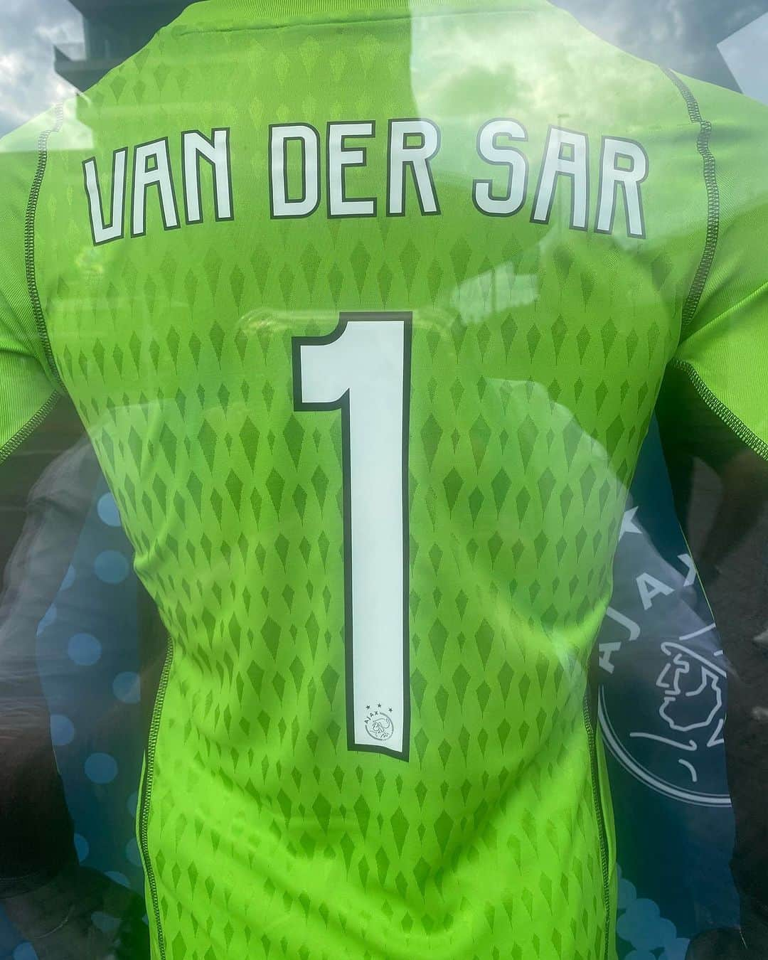 アムステルダム・タトゥー・ミュージアムのインスタグラム：「Get wel edwin van de sar#afca#ajax#edwinvandesar#voetbal#arena#coldplay」