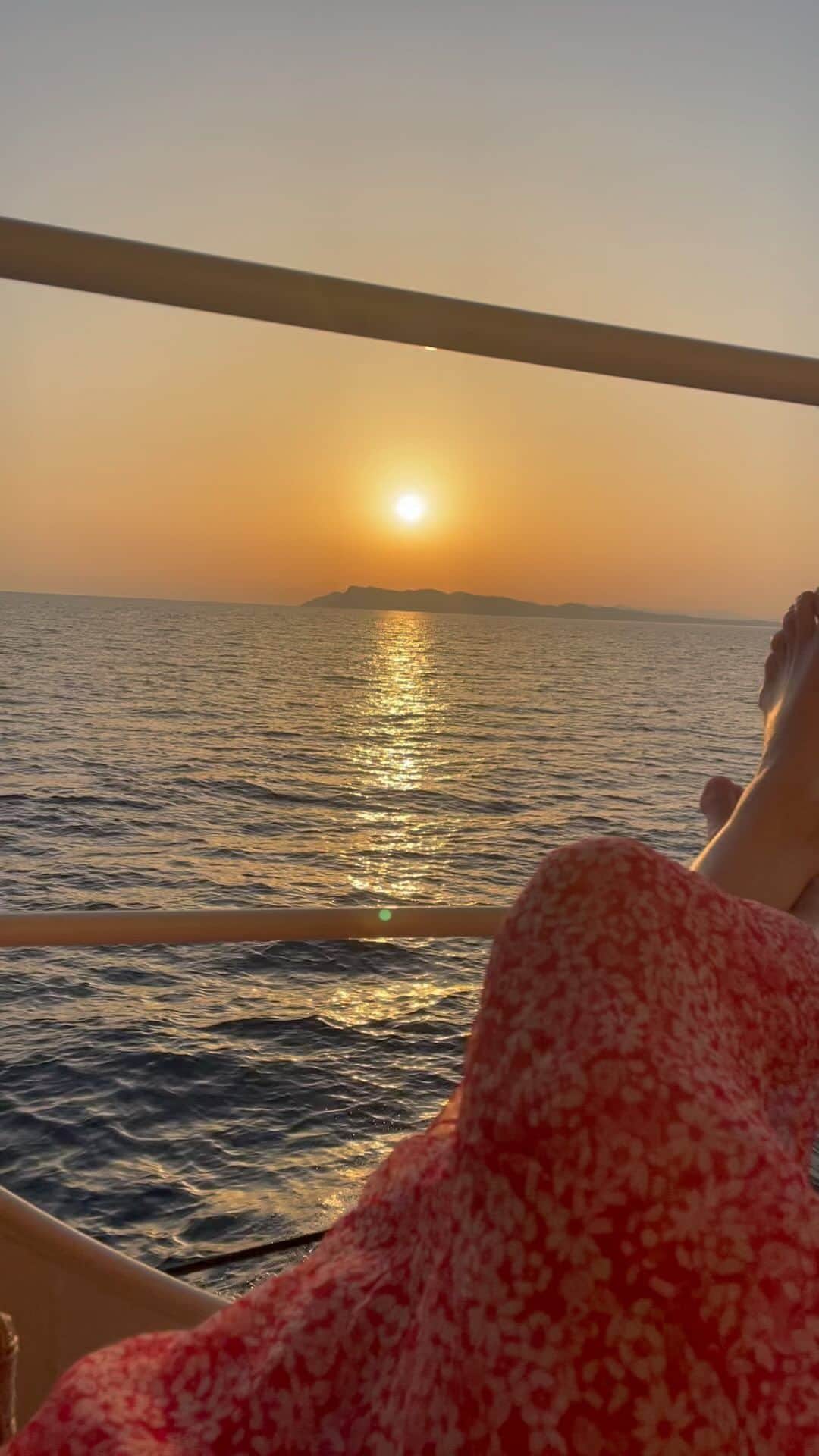 シェヘラザード・ゴールドスミスのインスタグラム：「Best time of day #greece」