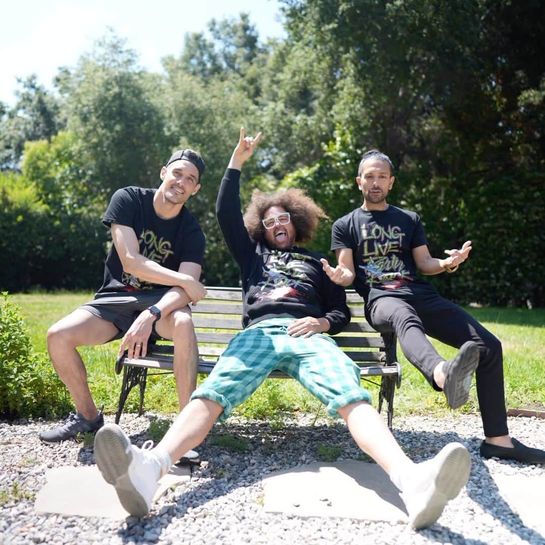 レッドフーのインスタグラム：「THE REMIXES ARE OFFICIAL PARTY PEOPLE! We are happy to announce the “Long Live Party Rock” remix pack! This will be available on all DSPs! To kick us off is none other than our close friend @saknoel’s remix who has received over a million hits on his IG post from weeks ago! Following up in a few weeks will be remixes by our friends @djaudio1 @joshstylezmusic @therealdjrye and @topangahillsmafia! The original hit #1 on iTunes Dance Chart this past weekend so the timing couldn’t be better! Stream it! Add it to your playlist! Thank you for your support! 🤘🏼」