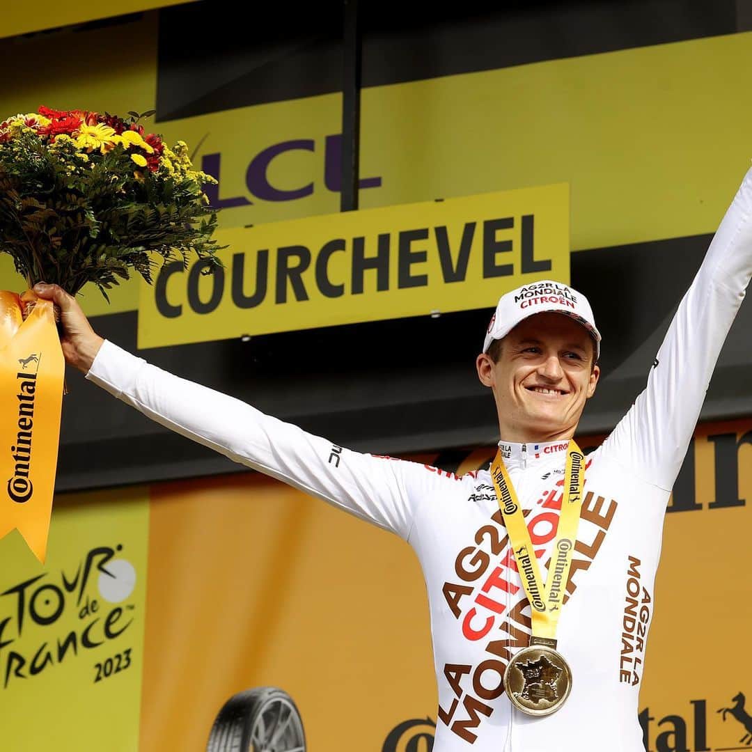 Citroënのインスタグラム：「🇫🇷 @letourdefrance   🥇  #AG2RCITROËNTEAM #RoulonsAutrement #RideDifferently #MadeinTheAlps - © Getty」