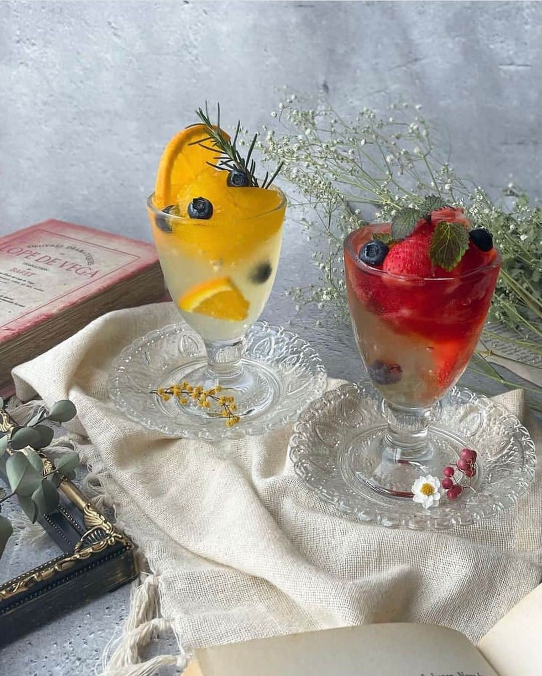 モロゾフ（公式）さんのインスタグラム写真 - (モロゾフ（公式）Instagram)「＼モロゾフサマースイーツアンバサダー📸⑥ ／  国産フルーツの果汁やピューレを使ったフルーティな味わいの「凍らせてシャーベット」を、モロゾフサマースイーツアンバサダーの方々の素敵なポストとともにご紹介いたします。  ・1枚目　@ouchi_clickさん ・2枚目　@neneblog_neneさん ・3枚目　@peek_a_boo_nanaさん ・4枚目　@ouchi_clickさん ・5枚目　@oneroom8さん ・6枚目　@liujingtaichangさん  ＊「凍らせてシャーベット」は、冷凍庫で凍らせてからスプーンでしっかりかき混ぜると、ふんわりなめらかな食感をお楽しみいただけるシャーベットです。 暑い季節の贈りものやおもてなし、ひんやりとクールダウンしたい時の自分へのご褒美にもぴったりです。  ＊「凍らせてシャーベット」は、全国店舗、オンラインショップで販売中です。 オンラインショップへは@morozoff_spのプロフィールよりご覧いただけます。  店舗、曜日により、お取り扱いしていない場合がございます。 都合により予告なく商品内容を変更する場合もございます。 ⁡ ------------------------  @morozoff_sp   #モロゾフ #morozoff #モロゾフサマースイーツアンバサダー23 #凍らせてシャーベット  #シャーベット #アイス #ジェラート #夏デザート #サマースイーツ #夏スイーツ #おうちカフェ」7月20日 12時02分 - morozoff_sp