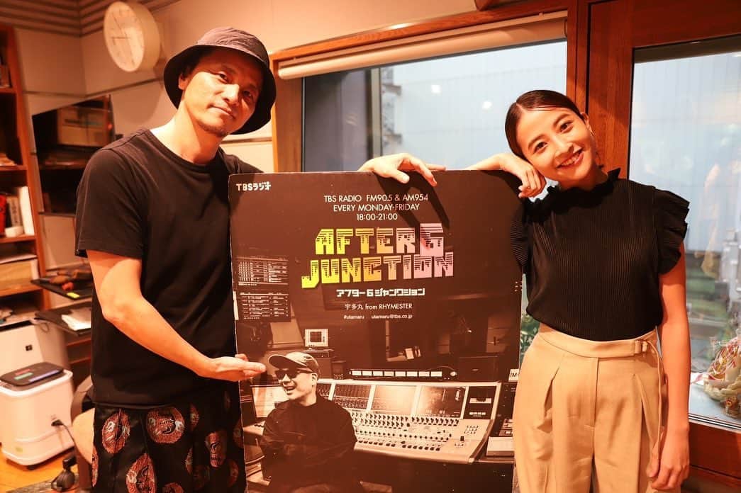 KREVAのインスタグラム：「昨日7/19（水）、ライムスター宇多丸さんの代打でTBSラジオ「アフター6ジャンクション」のMCを務めさせていただきました。 楽しかった〜！曲も流れるのでradikoのタイムフリー機能を使って、時間が無いトークに集中して聴きたいという方は各種Podcastで是非聴いてみてください。個人的には日比さんの口から「文房具ラッパー」という言葉が出た瞬間を再び皆さんと一緒に聴けたのがハイライトでした！ ありがとうございました！！！  #KREVA #アトロク #TBSラジオ #日比麻音子 #文具ジャム #アフター6ジャンクション」