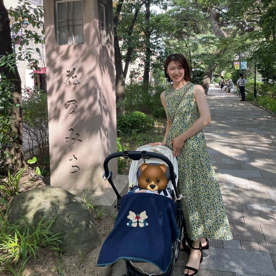 瀬南海はやさんのインスタグラム写真 - (瀬南海はやInstagram)「* 先日、息子を連れて宝塚の街へ… 宝塚音楽学校創立110周年記念式典に参加してきました✨  大先輩方の貴重なお話を聞き、 本科生の祝舞には感動してウルッと…🥲 全員で歌った懐かしい校歌には感慨深いものがありました。  「朗らかに　清く正しく　美しく」 小林一三先生の教えであるこの言葉を胸に、 OGとして恥ずかしくないよう過ごしていきたいです😌💕  お世話になった上級生の方や、可愛い下級生にも沢山会えました！ 終わった後には同期、👶🏻、同期ママで集まることもでき 最高に楽しい旅になりました♡♡  来年はいよいよ宝塚歌劇団の110周年…！👏🏻👏🏻 その時もまたこの街に来たいです🥰  #宝塚音楽学校創立110周年記念式典  #98期　#宝塚OG #宝塚大劇場 #朗らかに清く正しく美しく」7月20日 12時18分 - senami_haya