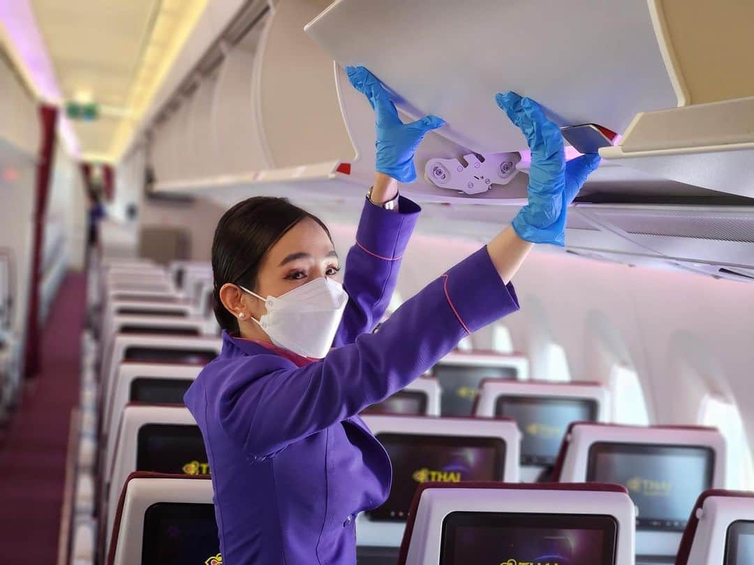 タイ航空さんのインスタグラム写真 - (タイ航空Instagram)「#crewlife #lovemyjob Checking the overhead bins…. Adventure await in the clouds🌥️  #thaiairways #smoothassilk #thaicrew #tg #service #airlines #cabincrew  #airport #flightattendant」7月20日 12時24分 - thaiairways