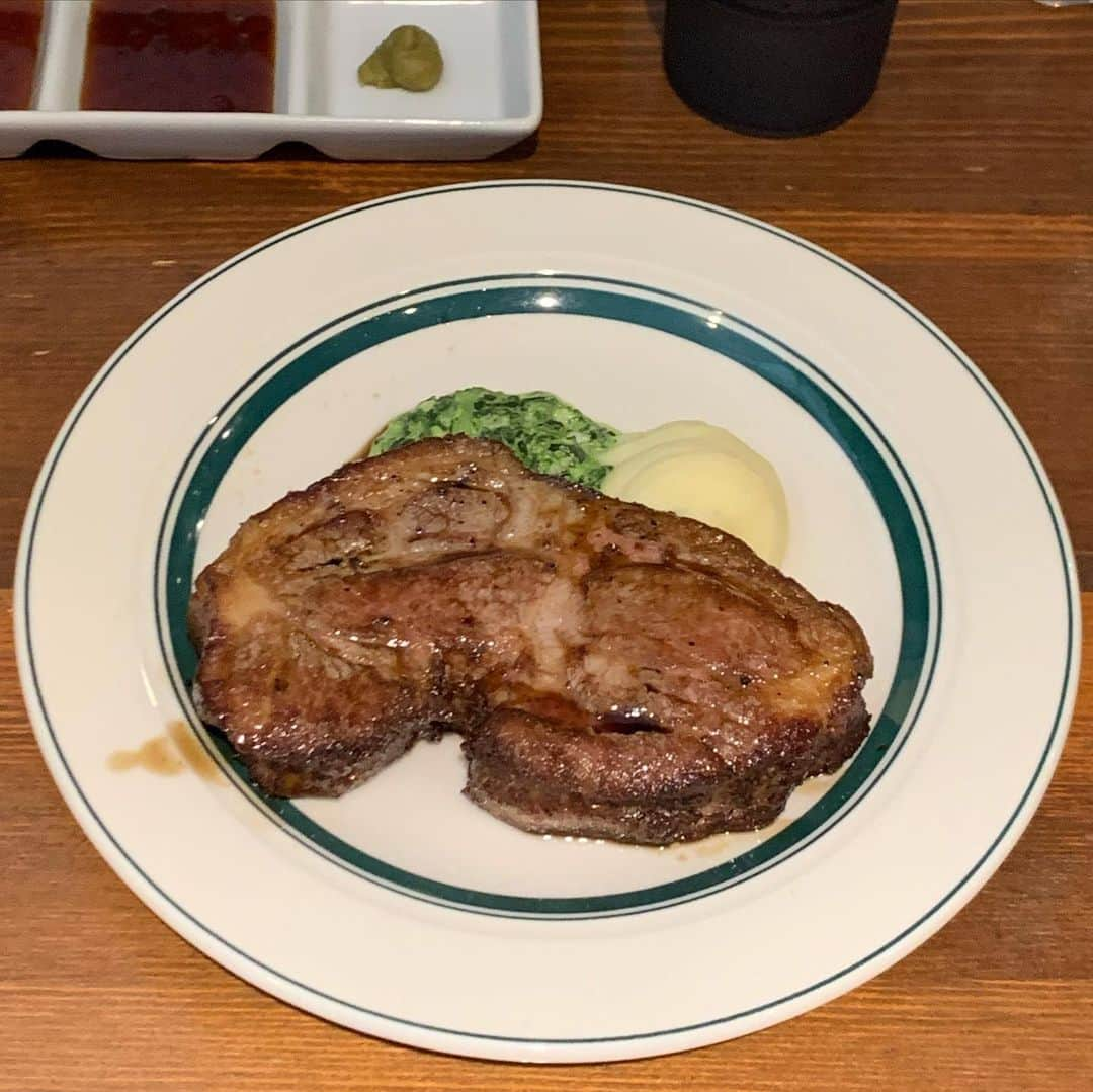 くろさんのインスタグラム写真 - (くろInstagram)「高尾山セット🥩1,300円  いつも行列で気になっていたマロリーポークステーキ🐖  平日ランチの高尾山270g・ライス・サラダ・コーヒー付きでコスパ良し👍🏻  お店出たら更に行列になってましたw  #マロリーポークステーキ #高尾山セット #高尾山セット270g #ポークステーキランチ #マロリーポークステーキ自由が丘 #マロリーポークステーキ自由が丘店 #自由が丘ランチ #自由が丘グルメ #くろ呑み喰い」7月20日 12時27分 - m6bmw