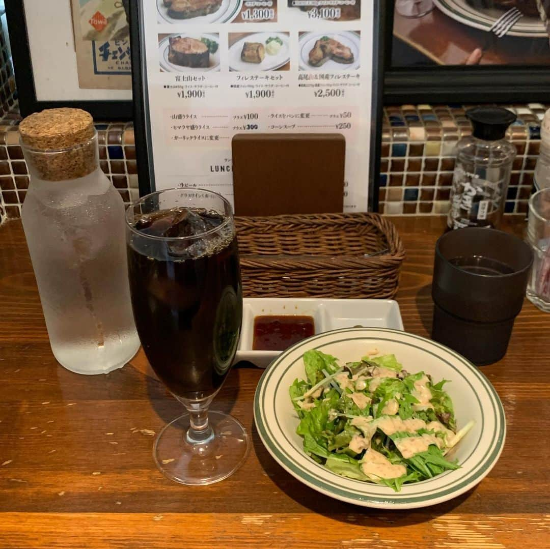 くろさんのインスタグラム写真 - (くろInstagram)「高尾山セット🥩1,300円  いつも行列で気になっていたマロリーポークステーキ🐖  平日ランチの高尾山270g・ライス・サラダ・コーヒー付きでコスパ良し👍🏻  お店出たら更に行列になってましたw  #マロリーポークステーキ #高尾山セット #高尾山セット270g #ポークステーキランチ #マロリーポークステーキ自由が丘 #マロリーポークステーキ自由が丘店 #自由が丘ランチ #自由が丘グルメ #くろ呑み喰い」7月20日 12時27分 - m6bmw