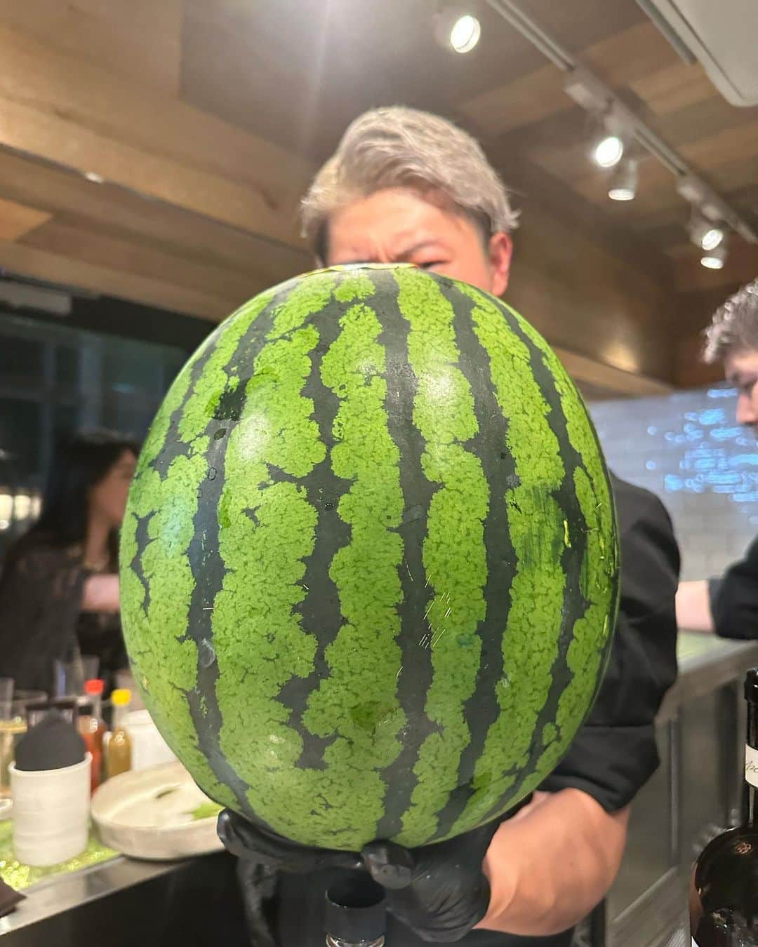 堀江貴文さんのインスタグラム写真 - (堀江貴文Instagram)「#wagyu #wagyumafia #suika #watermelon #某大物な方から頂いためちゃくちゃ美味しいスイカをスティックにして食べました #美味しくないわけがない #いってらっしゃい #夕食 #料理 #美味しい #ごはん #food #foodlovers #foodie  #delicious #foodoftheday #foodgasm  #yum #yummy #tasty #eat #eating #hungry #foodpics #fresh #tasty #eating #foodpic #instafood」7月20日 12時30分 - takapon_jp