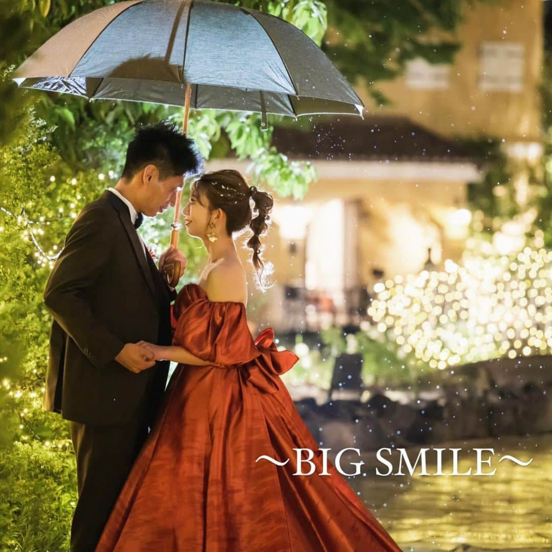 ヴィラ・デ・マリアージュ太田さんのインスタグラム写真 - (ヴィラ・デ・マリアージュ太田Instagram)「Wedding Name: BIG SMILE  5回目のデートで交際がスタートしたお二人。  沢山デートをし2022年2月20日 「will you marry me?」 と匠さんから夏生さんへプロポーズ。  これをみて1番に思い浮かんだのは ブルーノマーズの「marry you」でした。  ポップでとてもおちゃらけたような曲ですが、 どんな夫婦になりそうですか？という質問に 「笑いが絶えなくて楽しい夫婦」 とお答え下さいました。  とってもホワホワしていてかわいらしい雰囲気の 夏生さん。 真面目だけれどサッカーが大好きでギャップのある 匠さん。  そんなお二人には【BIG SMILE】 がよくお似合いです☺️  5/13新しい夫婦となったお二人。 これからの未来も、笑顔の絶えない夫婦として 歩んでいけますように。  #ヴィラマリ花嫁  #ヴィラデマリアージュ #ヴィラデマリアージュ太田 #結婚式  #群馬結婚式  #群馬式場 #春婚  #テラコッタドレス  #春ブーケ  #桜前撮り  #式場見学  #式場探し #ブライダルフェア  #プレ花嫁さんと繋がりたい #結婚式コーデ #結婚式ヘアアレンジ #結婚式お呼ばれ #結婚式準備 #卒花 #挙式 #披露宴」7月20日 12時50分 - villas_des_mariages_ota